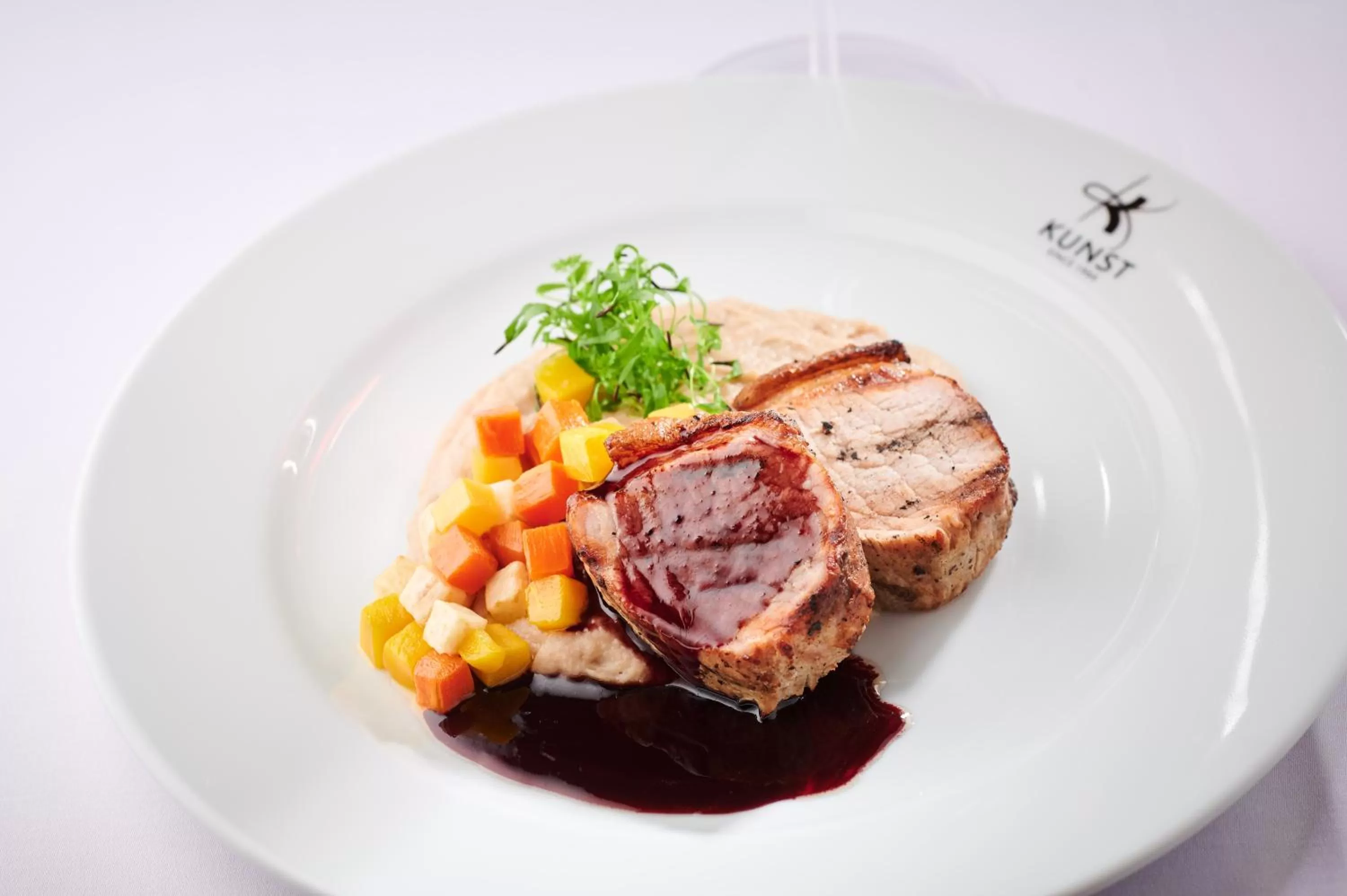 Restaurant/places to eat in Hotel Kunst