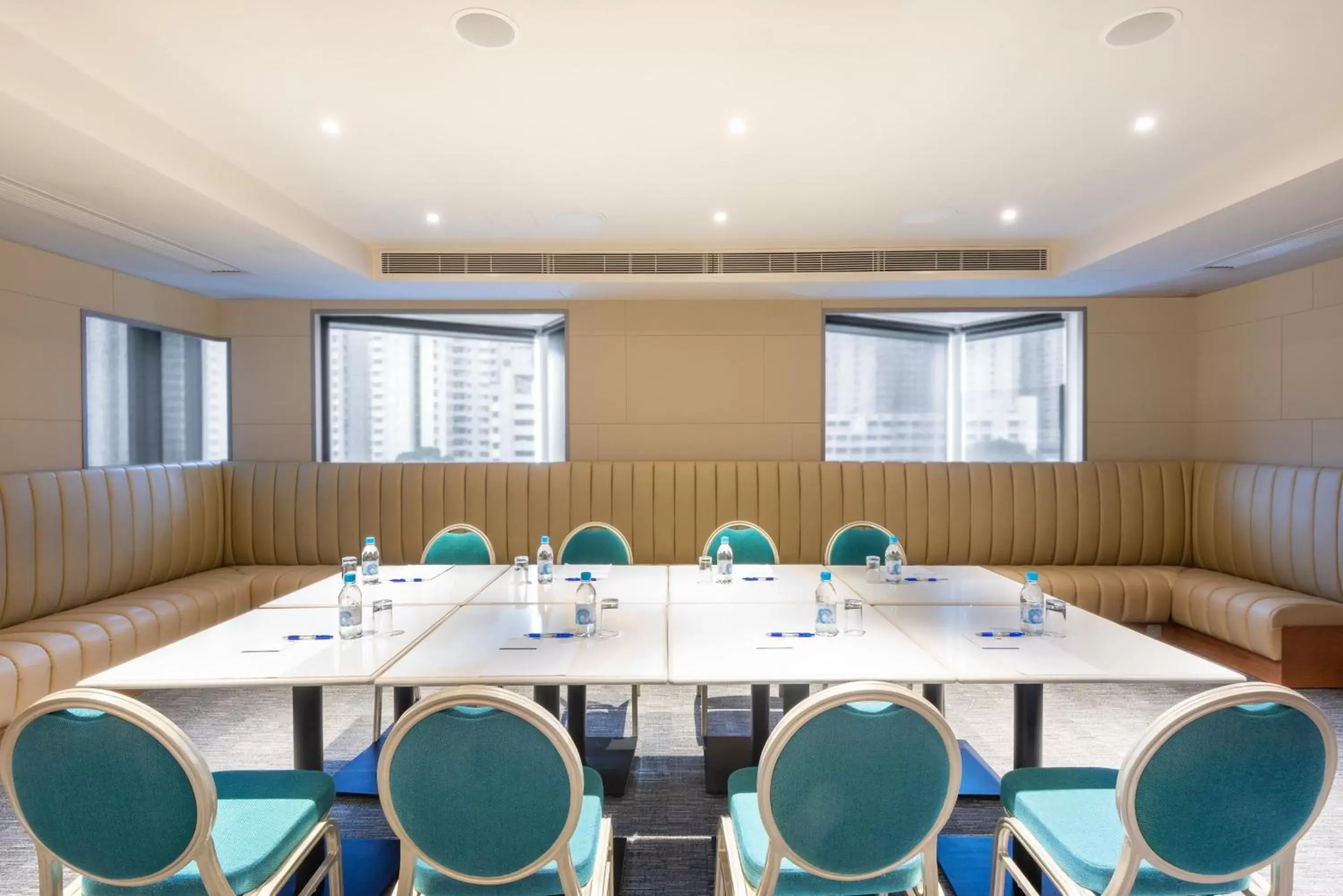 Meeting/conference room in Holiday Inn Express Hong Kong Mongkok, an IHG Hotel