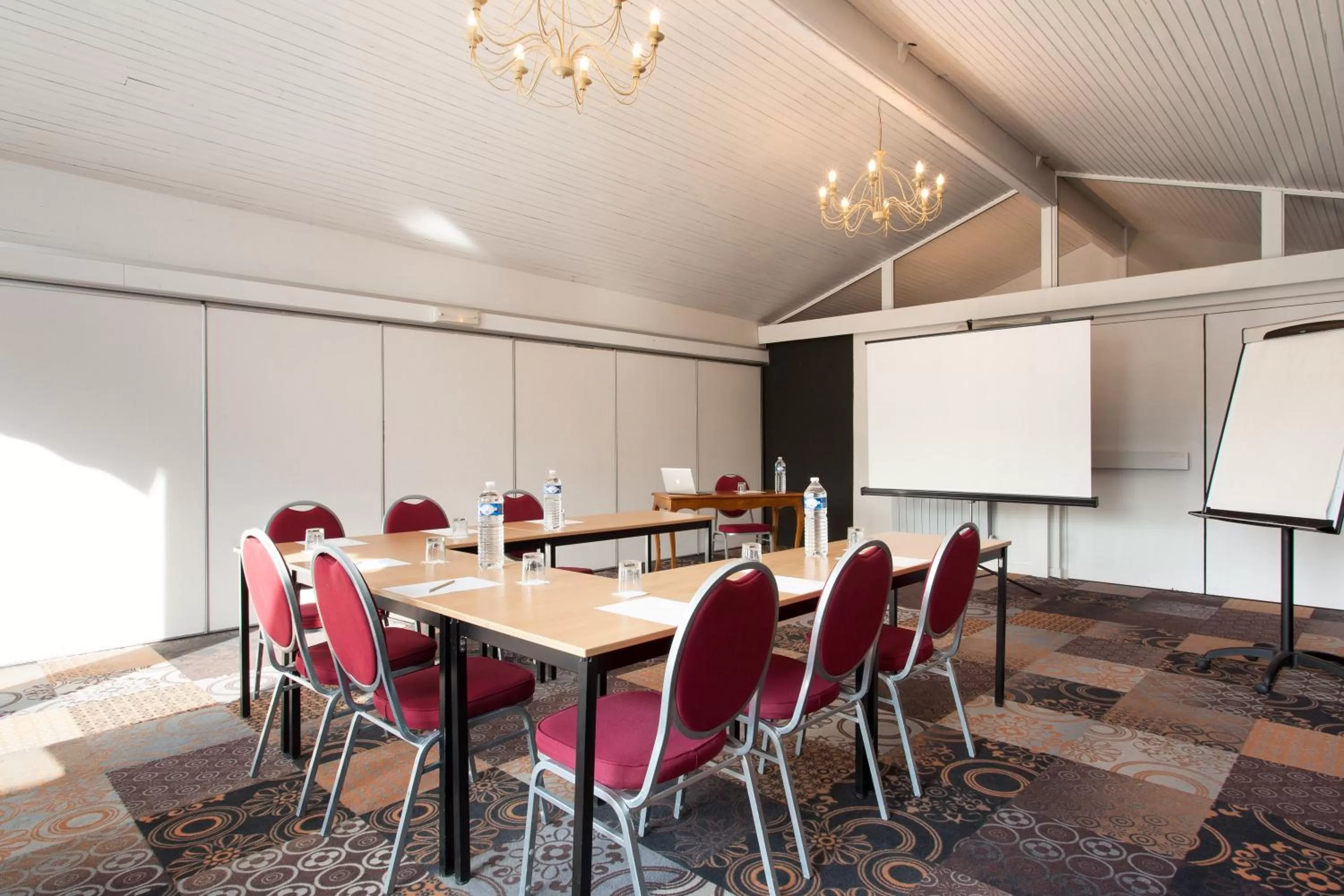 Meeting/conference room in Kyriad Prestige Beaune le Panorama