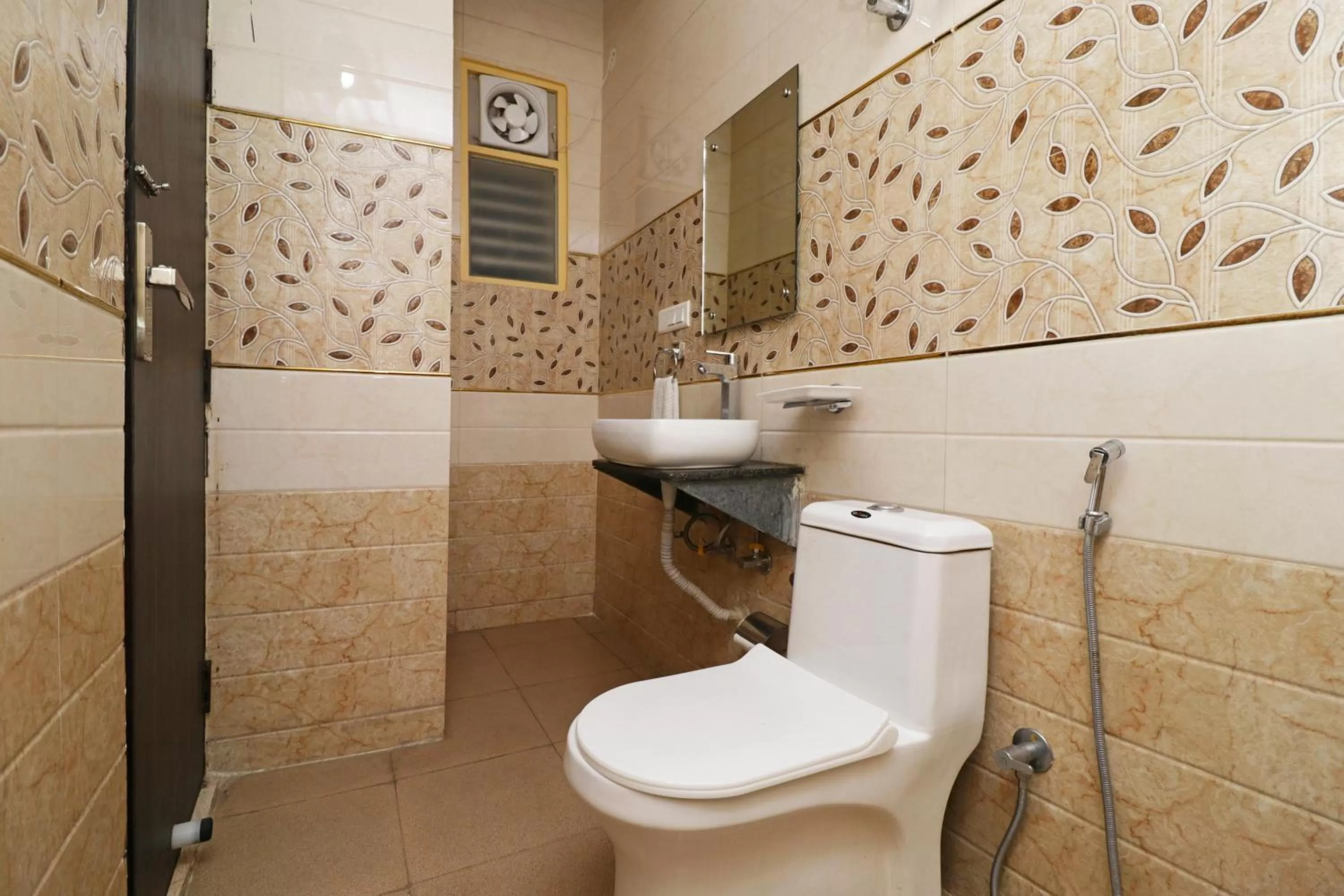 Bathroom in Airport Hotel Shivaka Inn