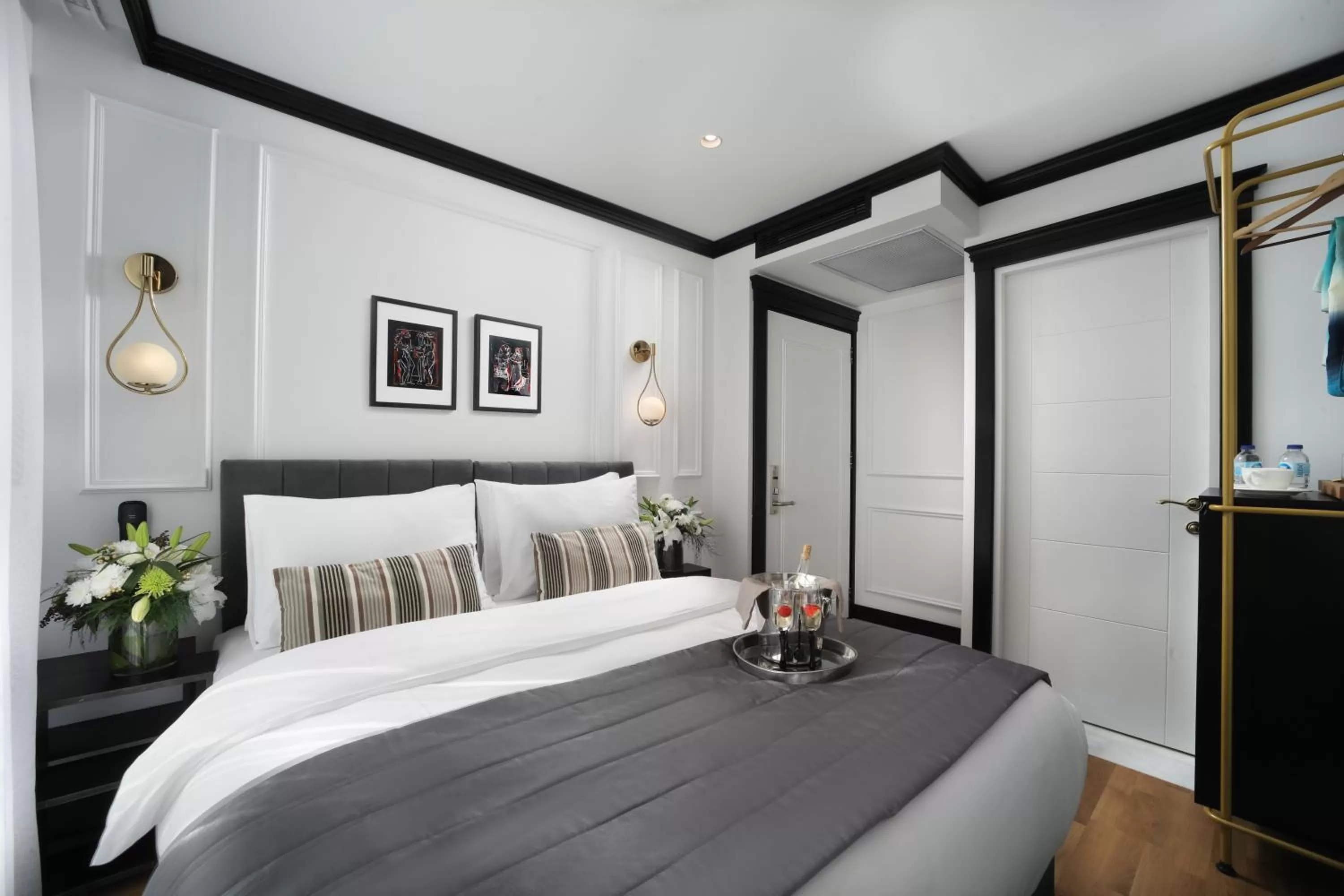 Photo of the whole room, Bed in The Trinity Hotel Taksim - Special Category