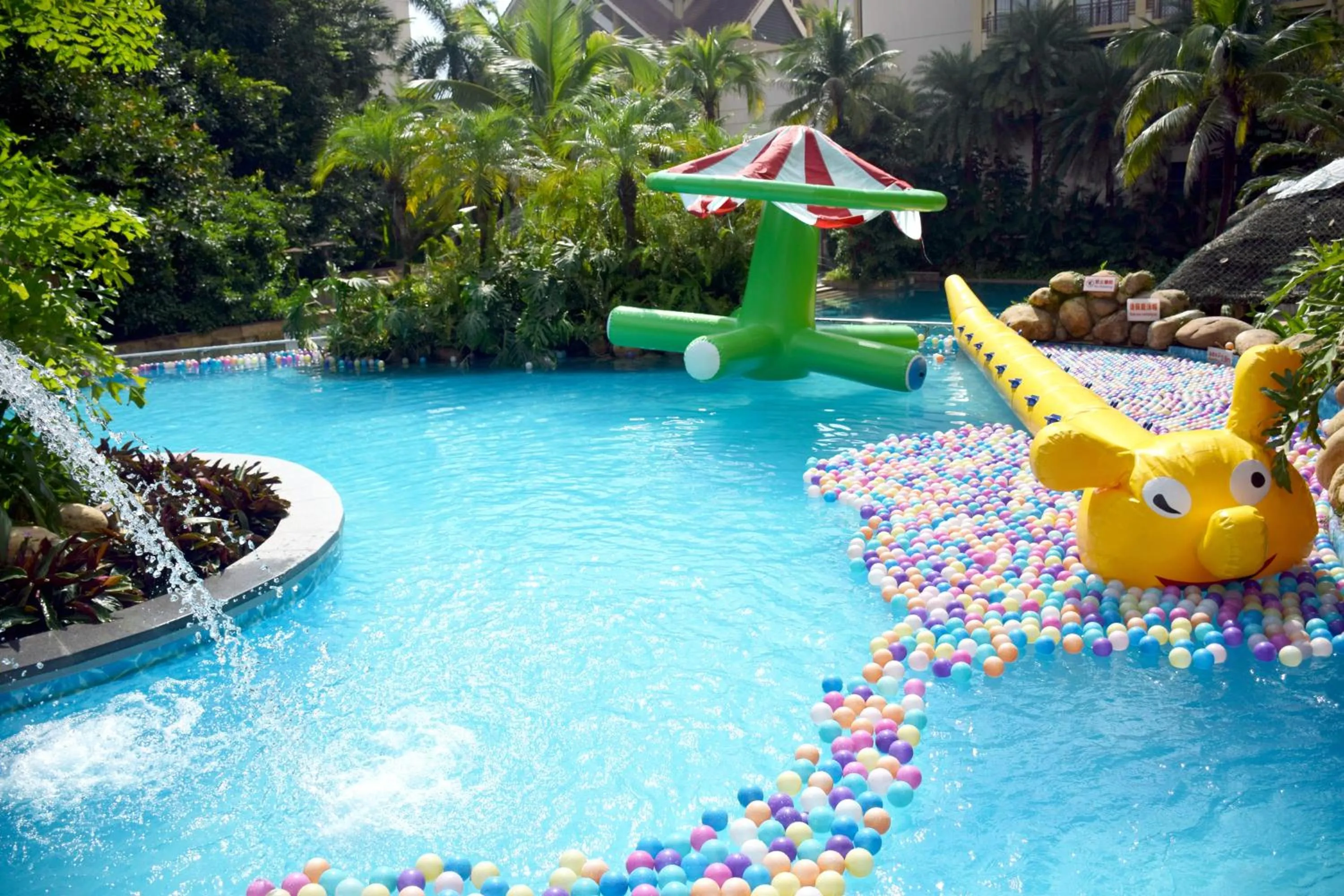 Aqua park in Dongguan Richwood Garden Hotel