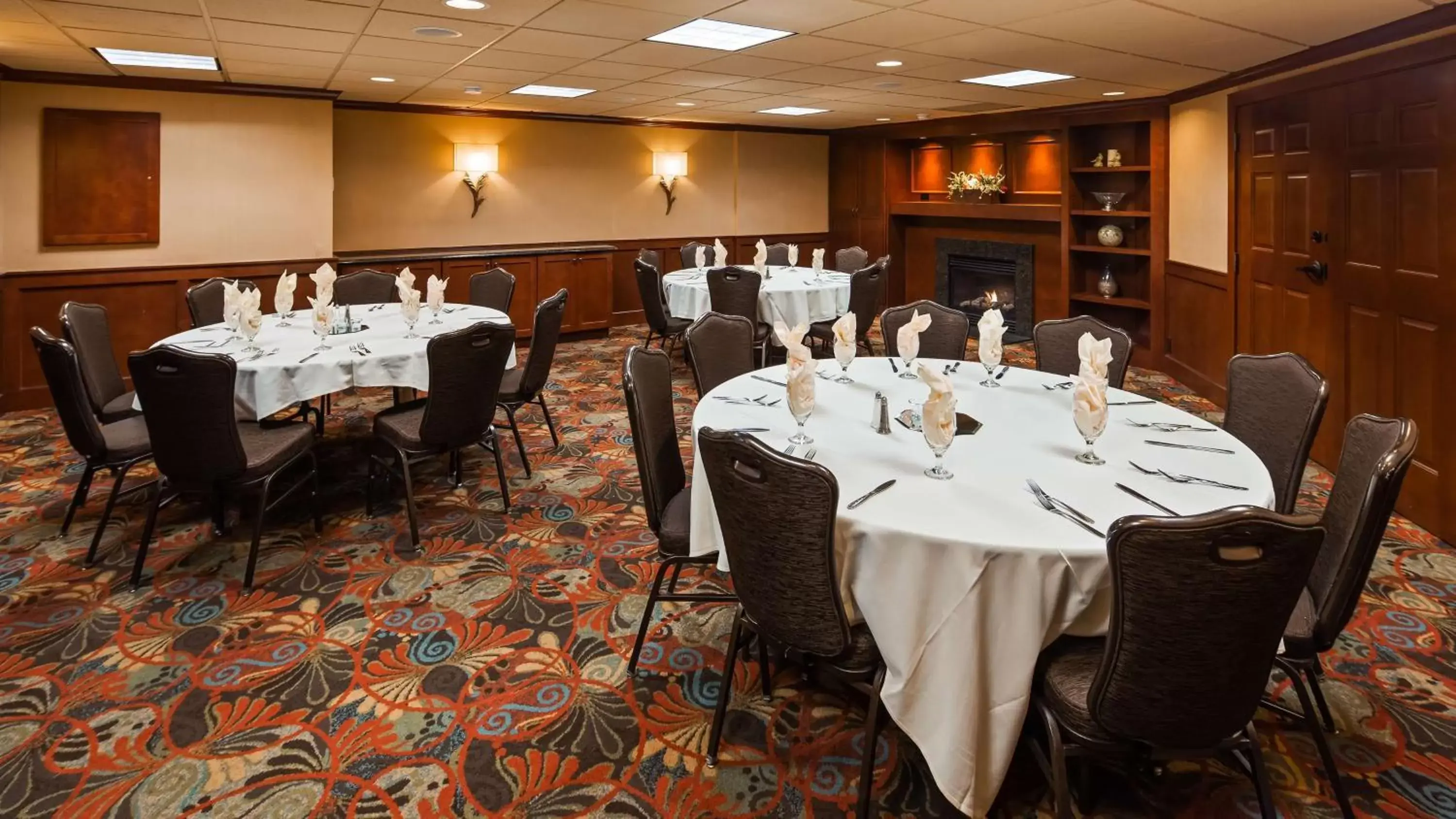 On site, Restaurant/Places to Eat in Best Western Plus White Bear Country Inn