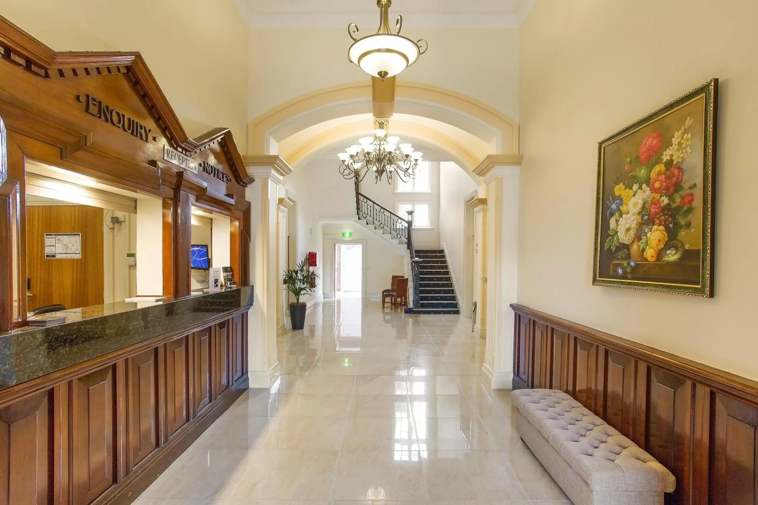 Facade/entrance, Lobby/Reception in Quality Hotel Regent Rockhampton
