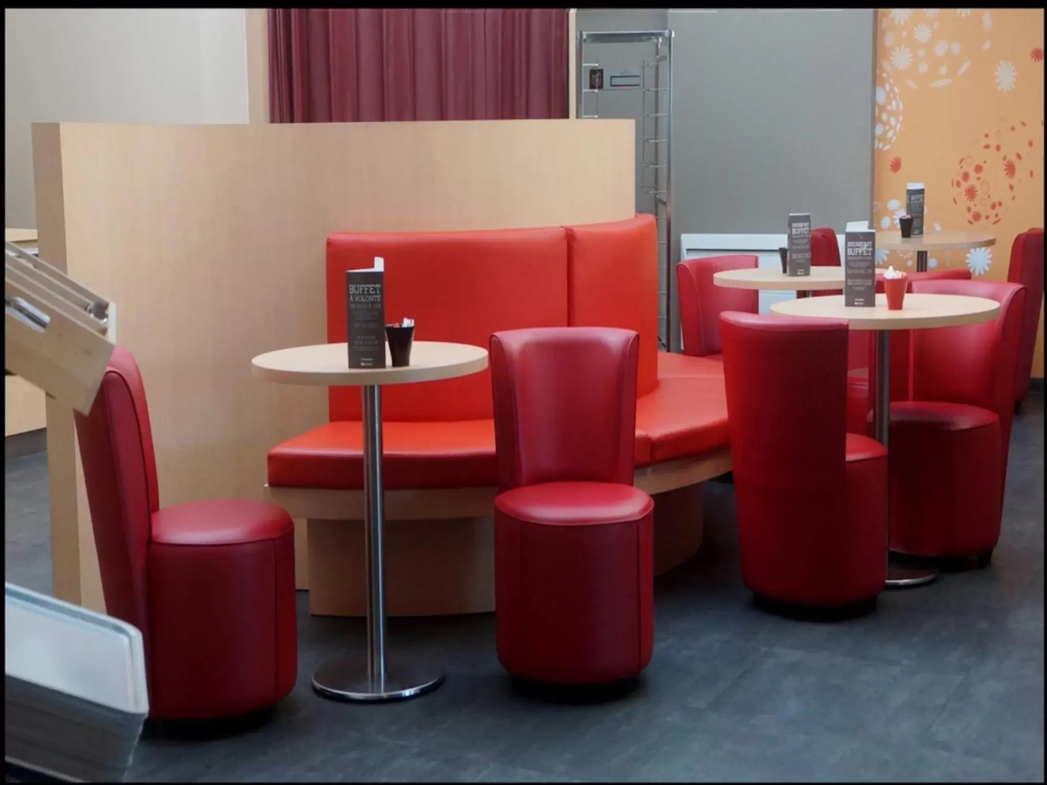 Lounge or bar in Ibis Le Havre Sud Harfleur