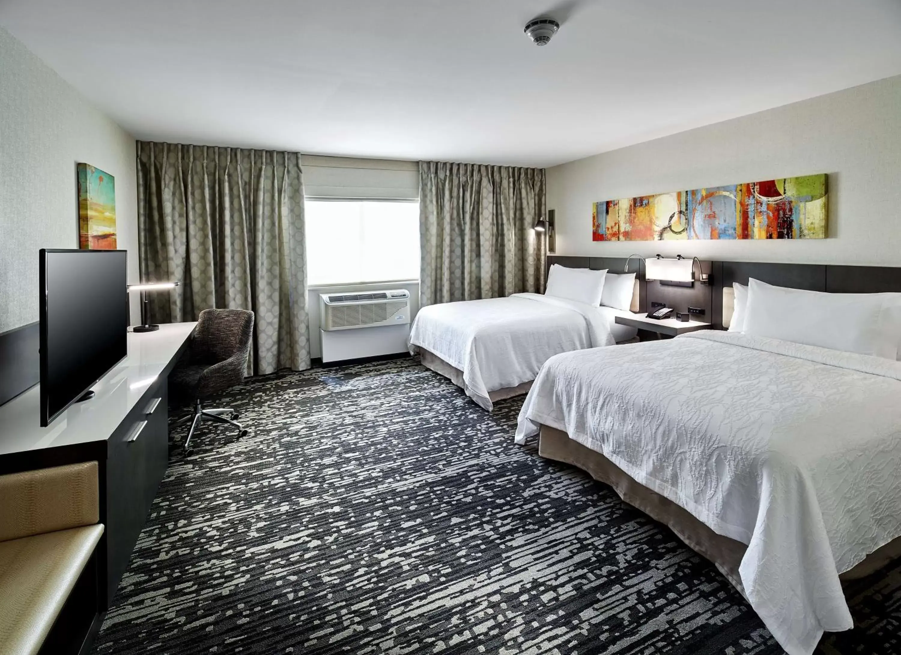 Bedroom, Bed in Hilton Garden Inn Roslyn