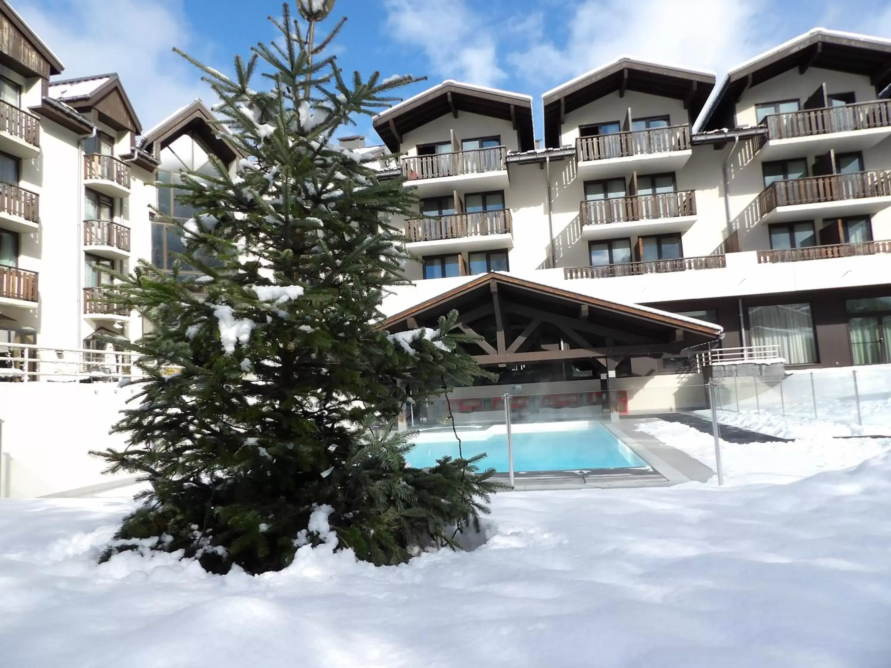 Facade/entrance, Swimming Pool in Hôtel Le Refuge des Aiglons