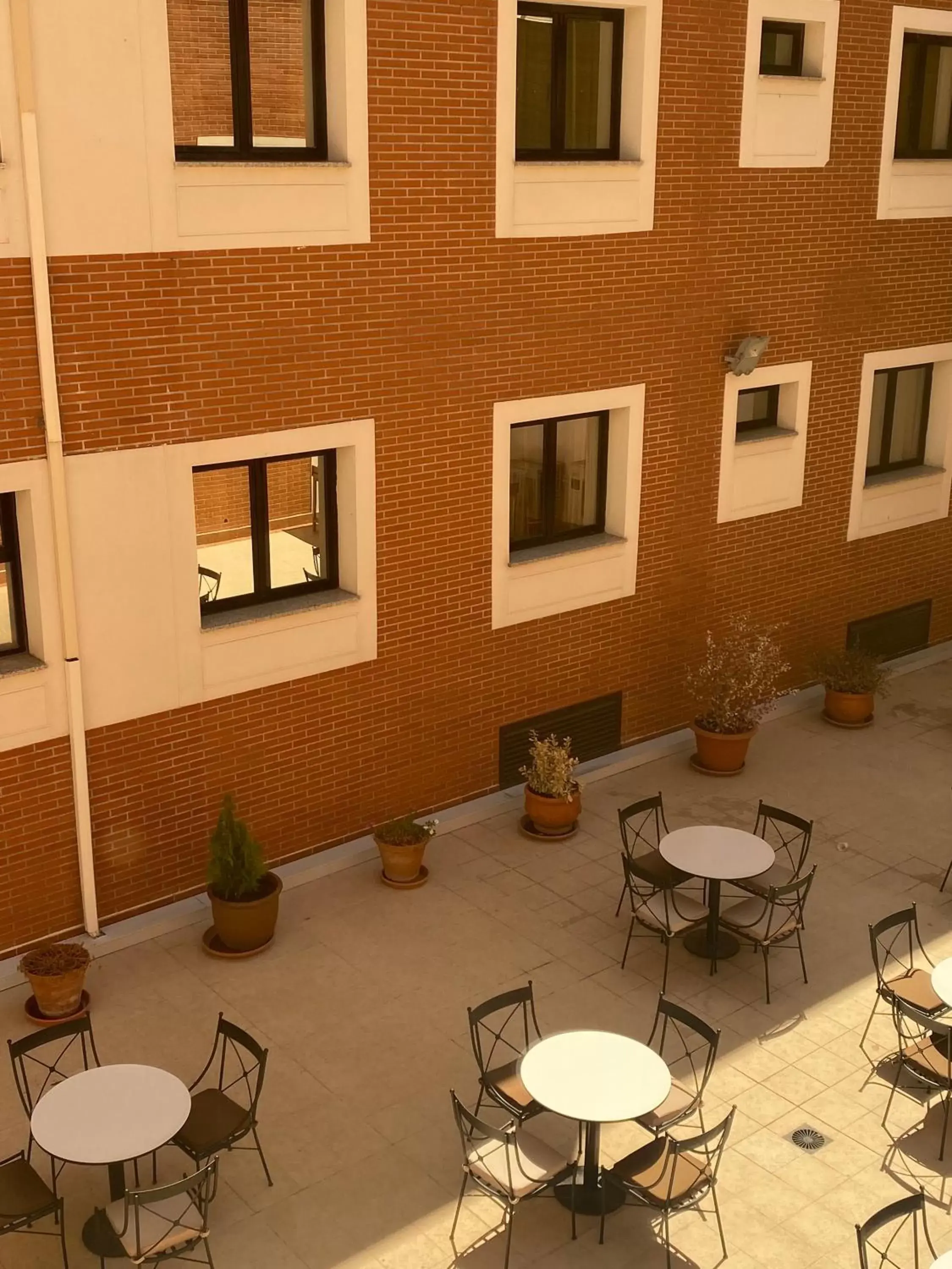 Patio, Restaurant/Places to Eat in Hotel Equo Aranjuez