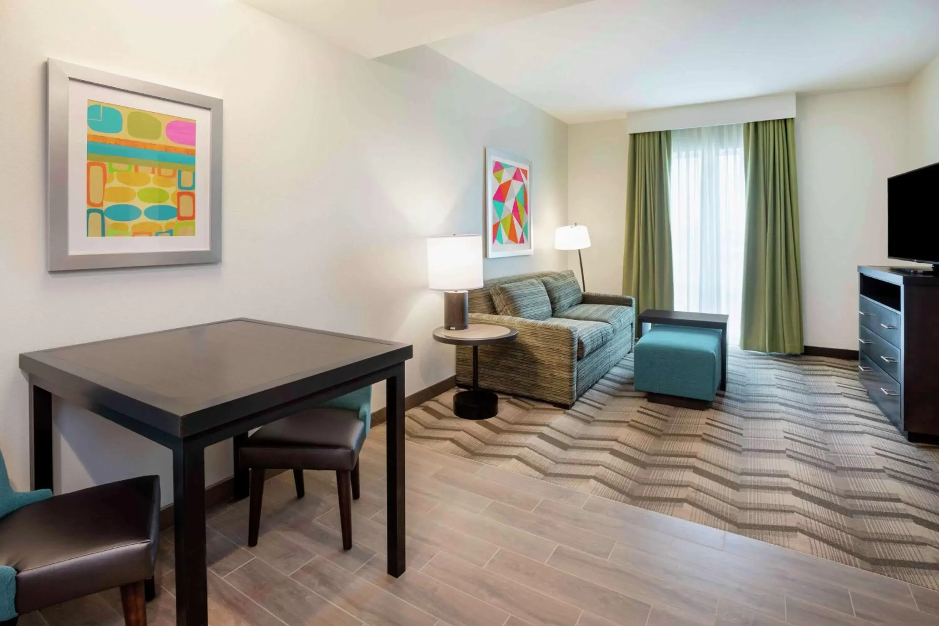 Living room, Seating Area in Homewood Suites By Hilton Edina Minneapolis