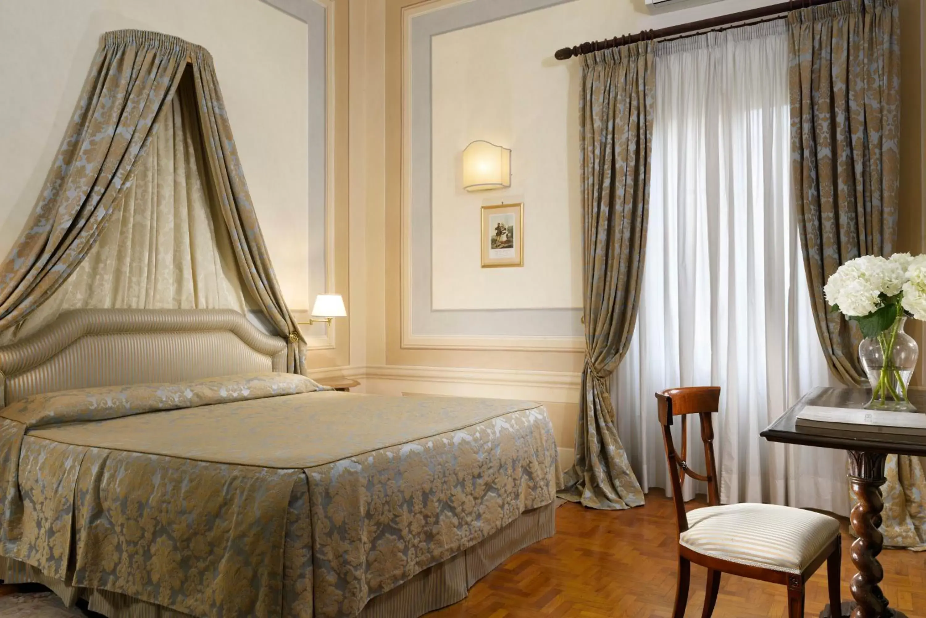 Bedroom, Bed in Palazzo Niccolini al Duomo