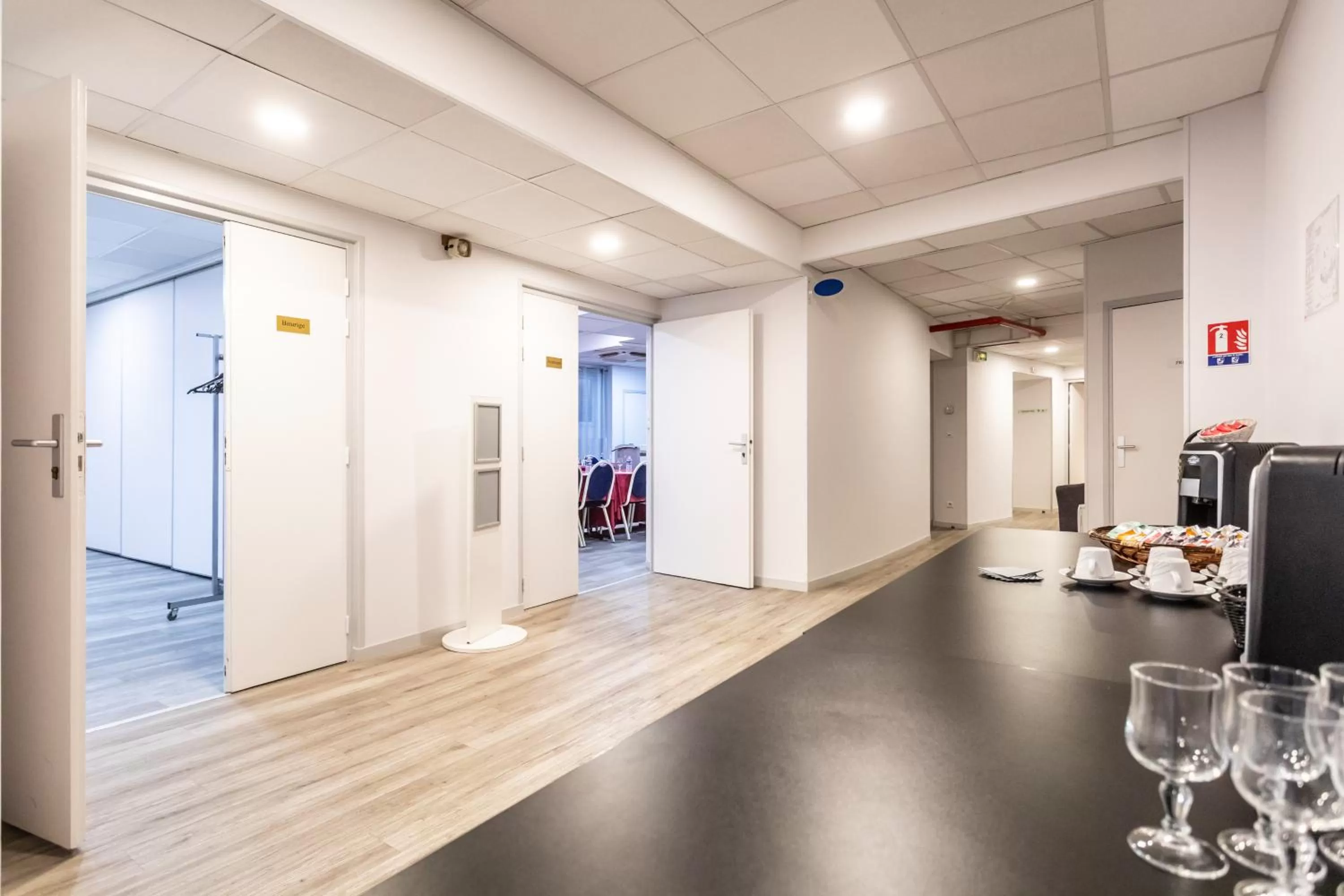 Living room in Hôtel The Originals City Le Berry - proche centre-ville - Gare - parking - recharge véhicule