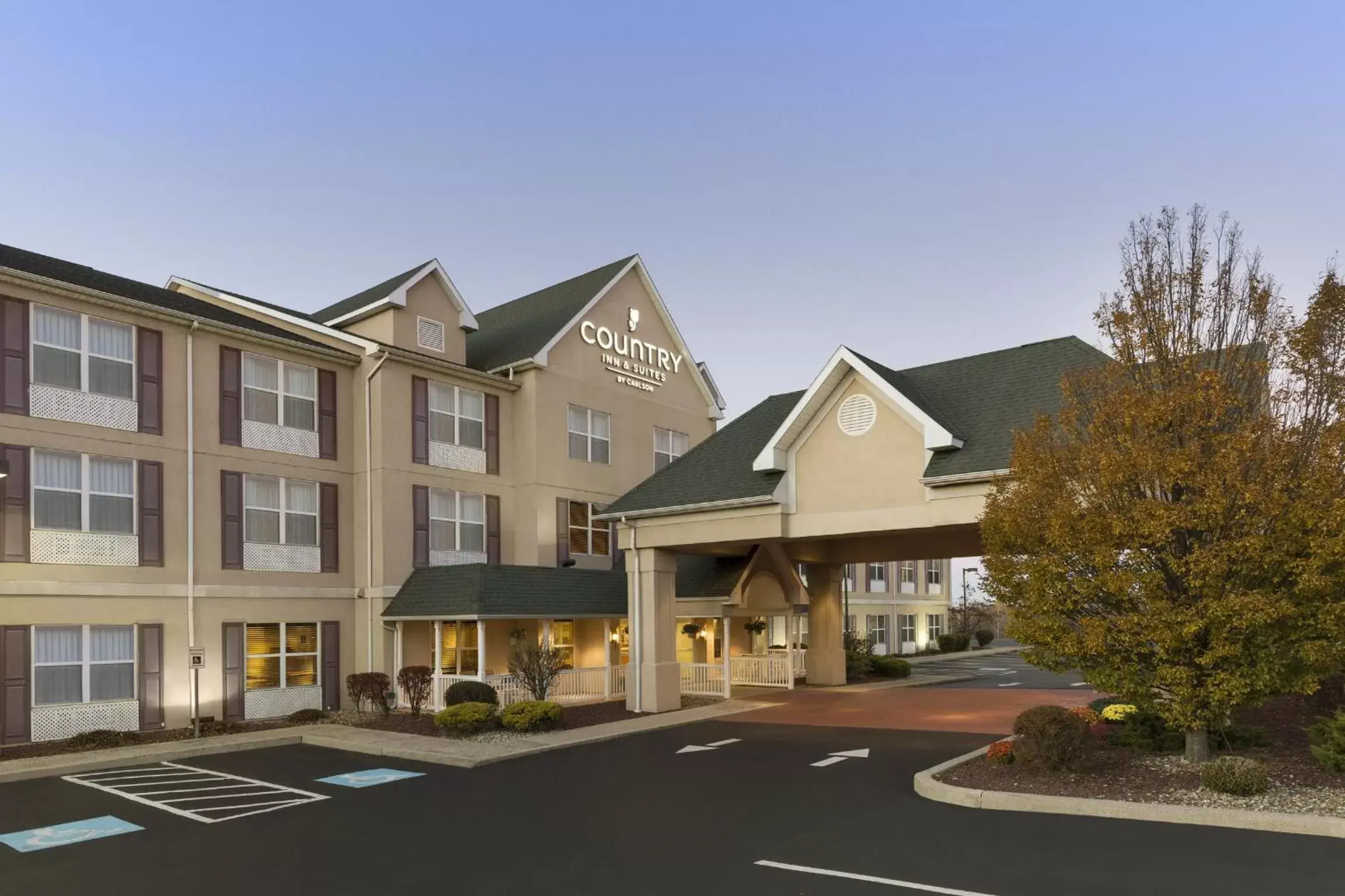 Street view, Property Building in Country Inn & Suites by Radisson, Frackville (Pottsville), PA