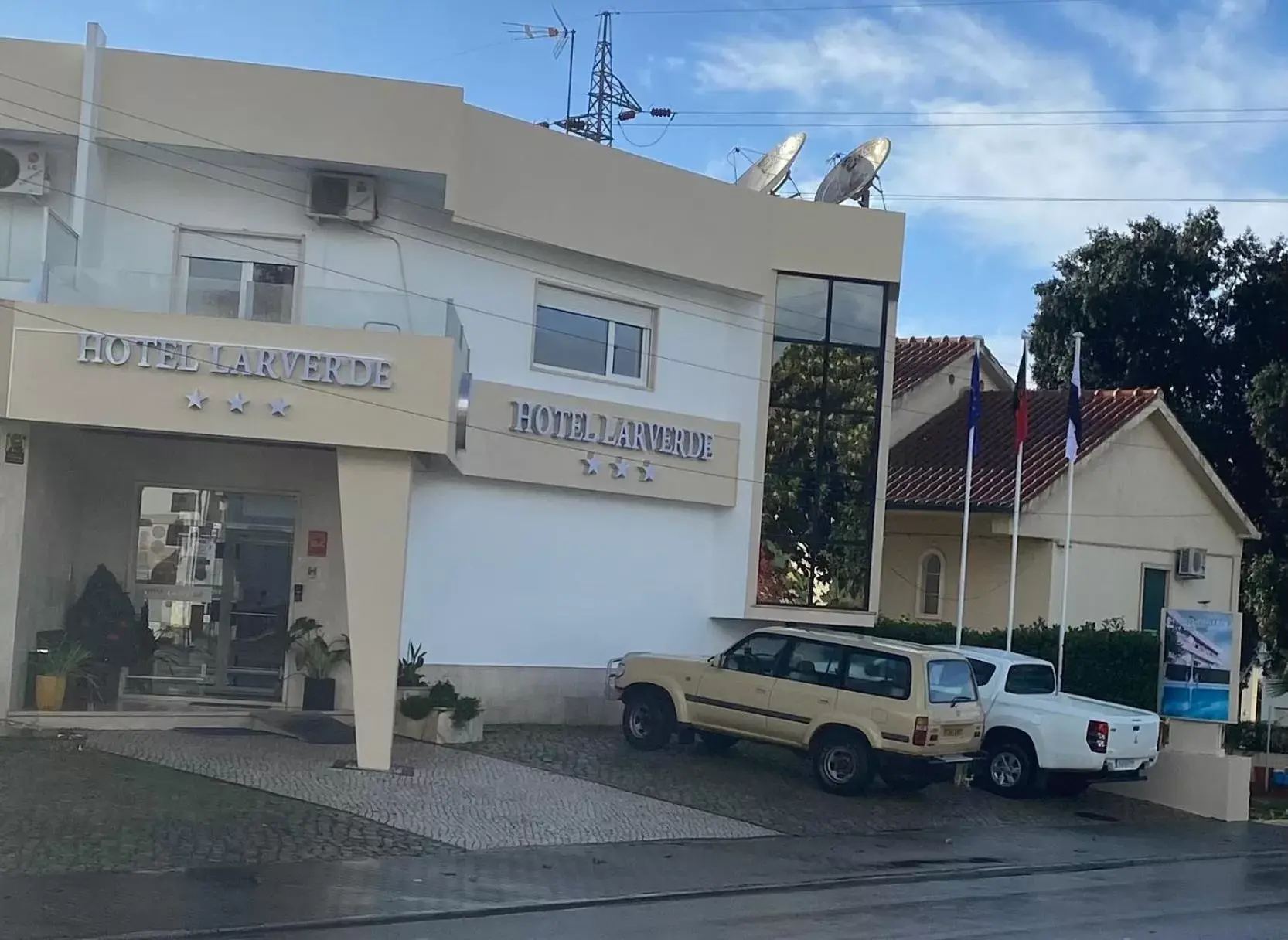 Property Building in Hotel Larverde