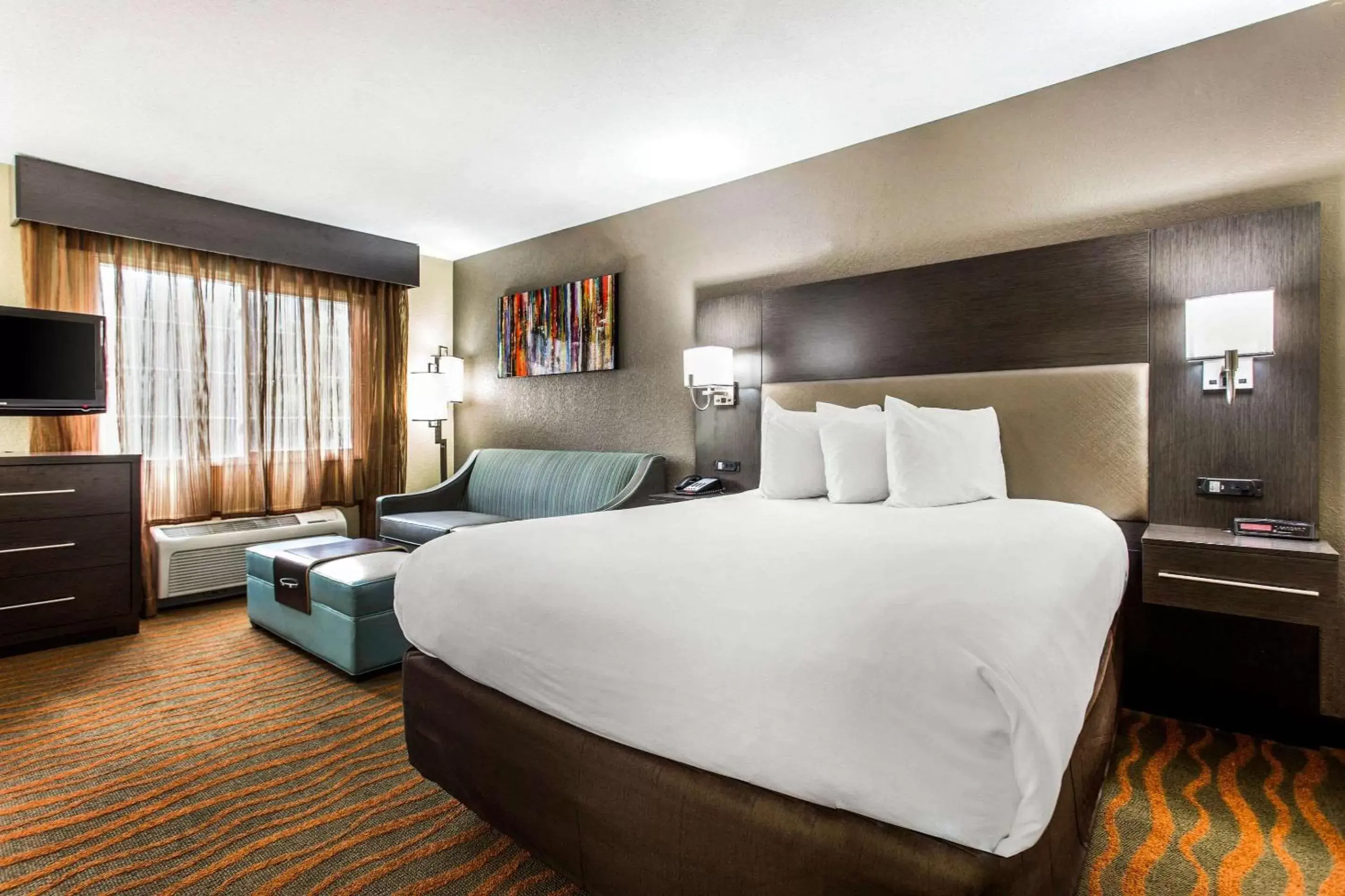 Photo of the whole room, Bed in MainStay Suites Greenville Airport