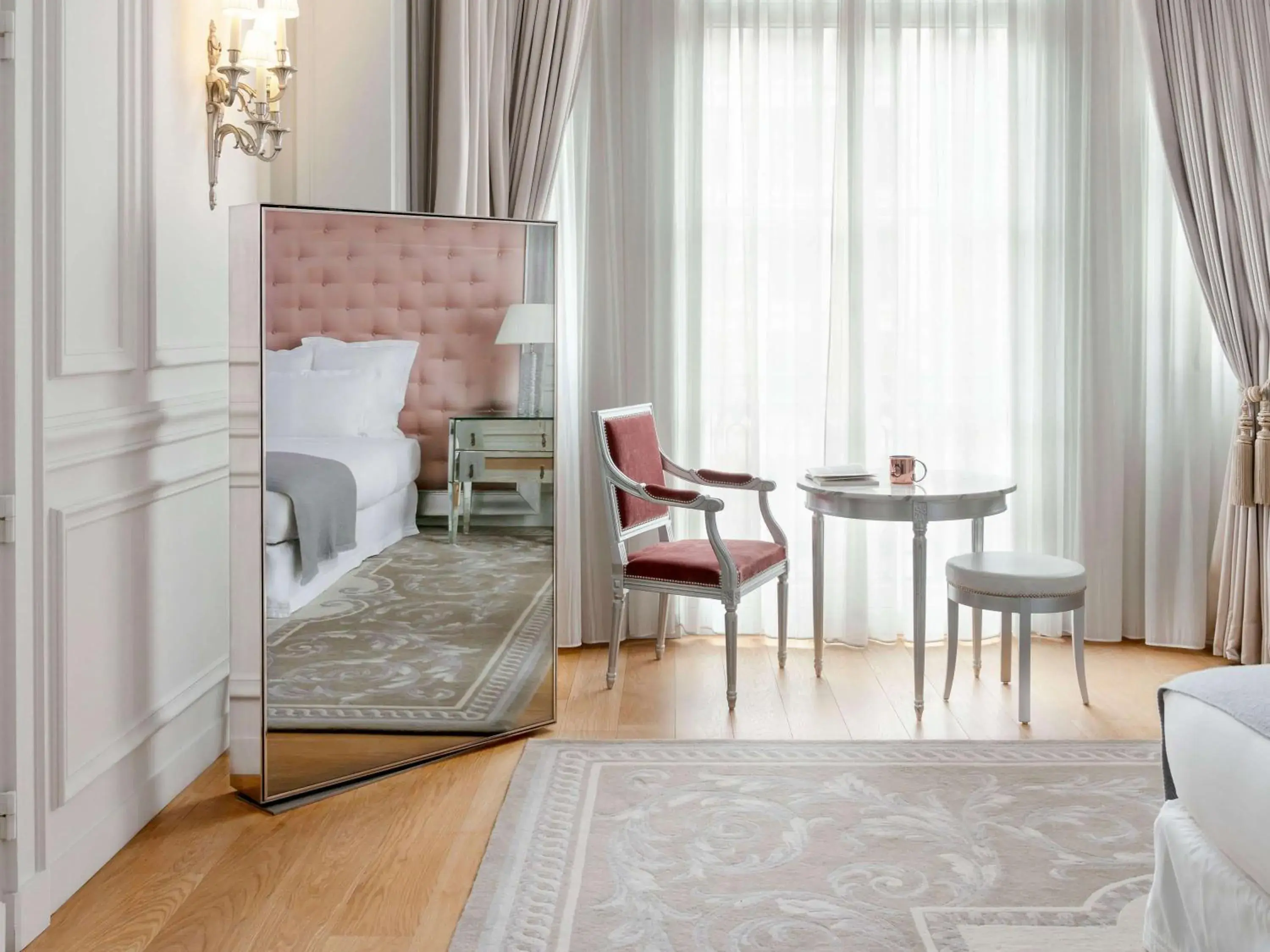 Bedroom, Seating Area in Le Royal Monceau Hotel Raffles Paris
