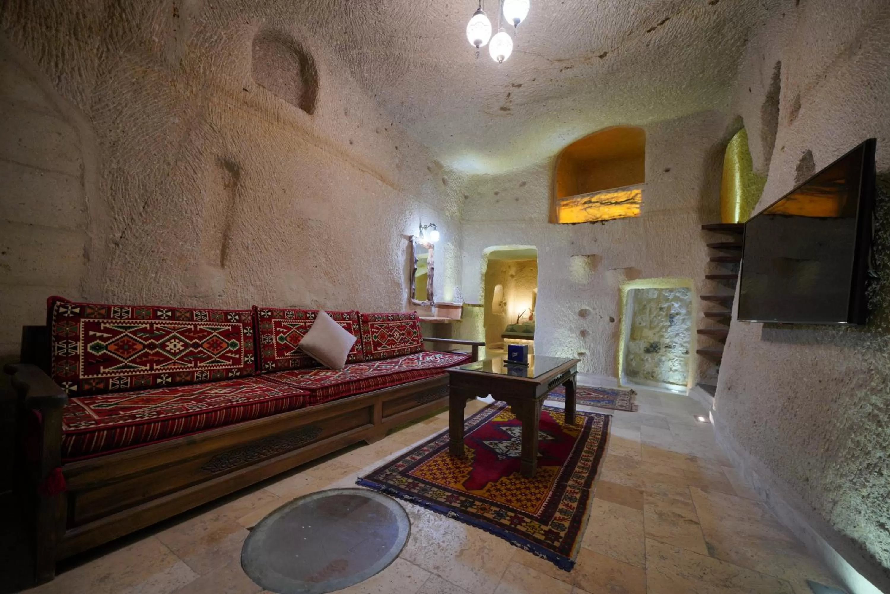 Living room in Shoestring Cave House
