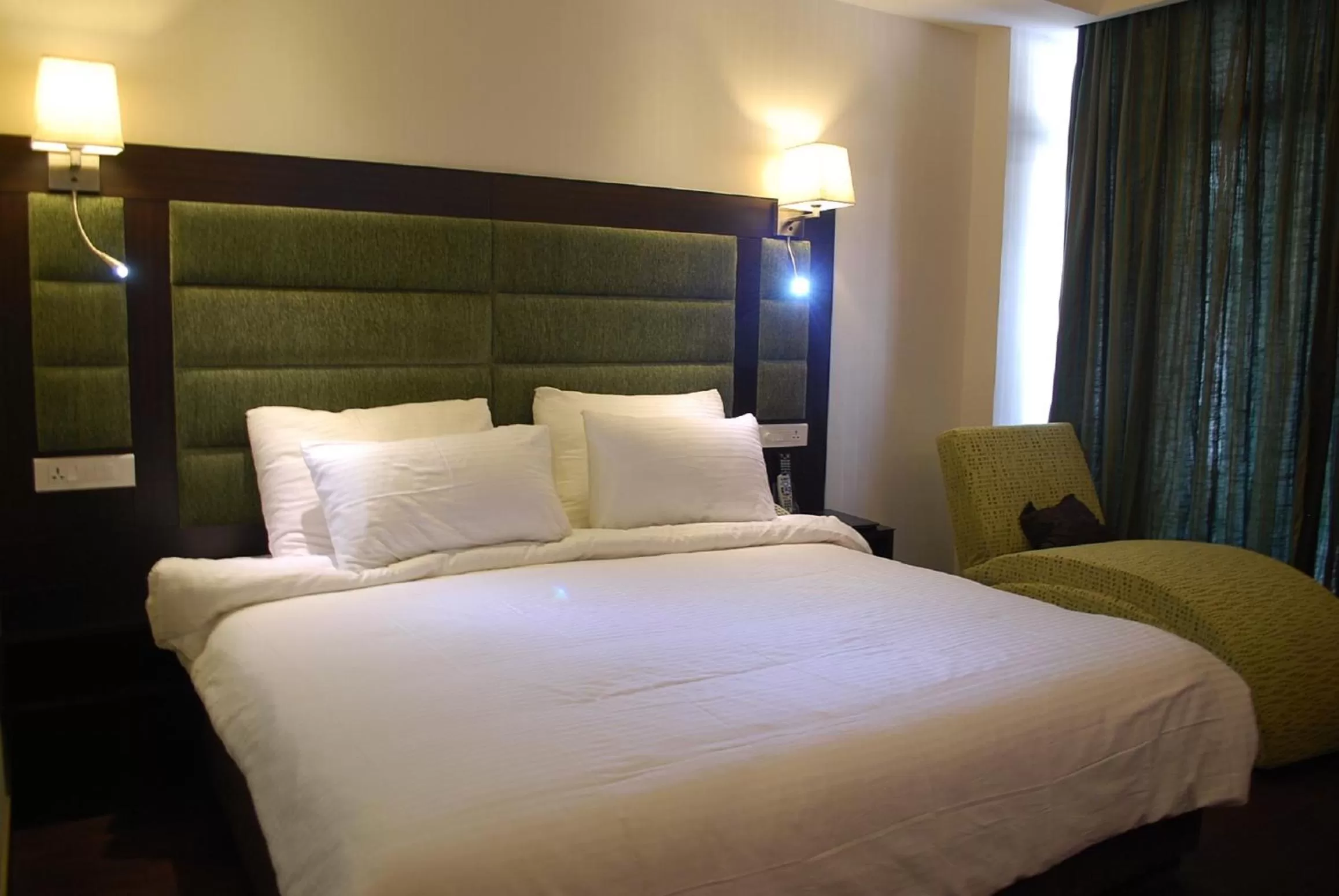 Photo of the whole room, Bed in Hotel Oyster