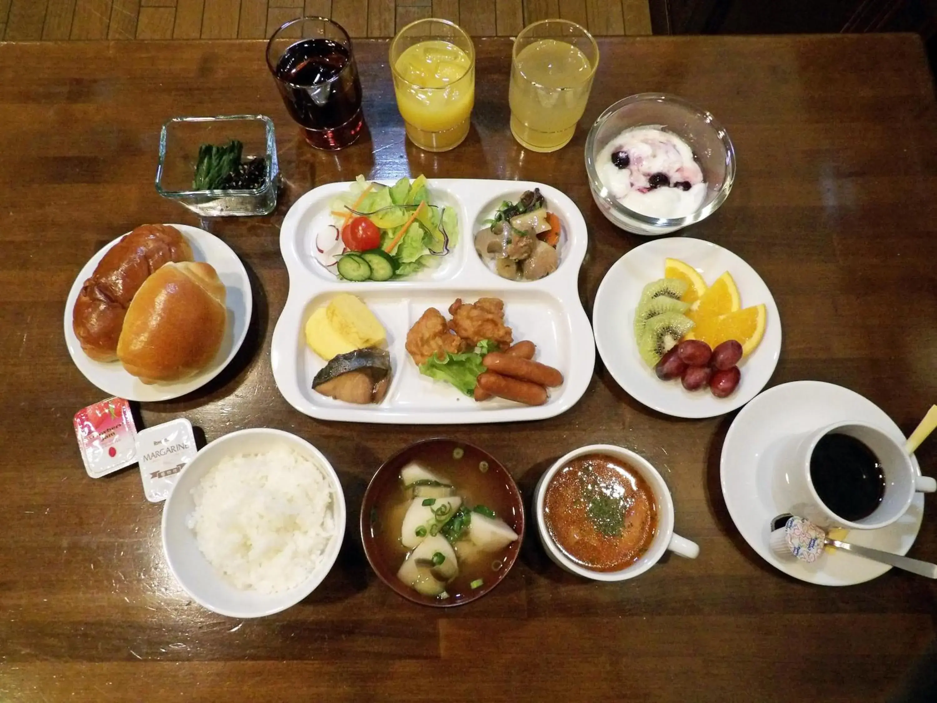 Buffet breakfast in Southern Cross In Matsumoto Guest House