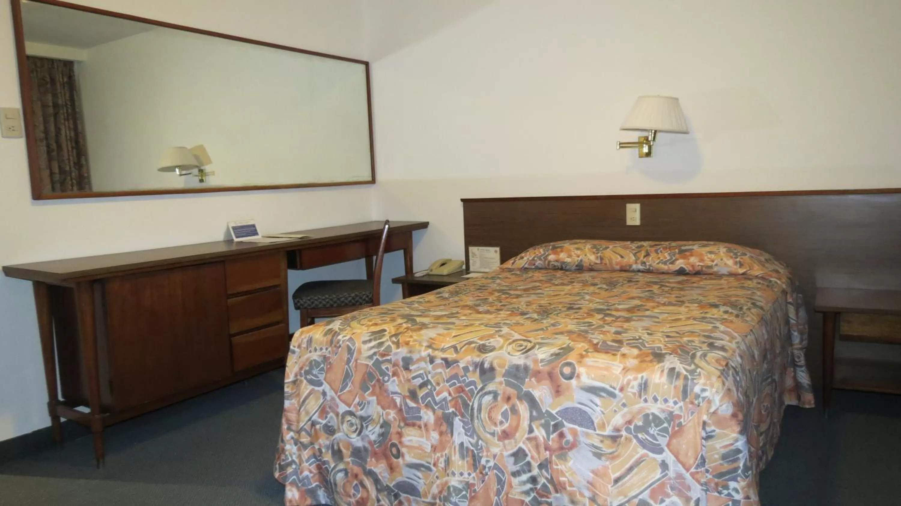 Bedroom, Bed in Hotel Sevilla