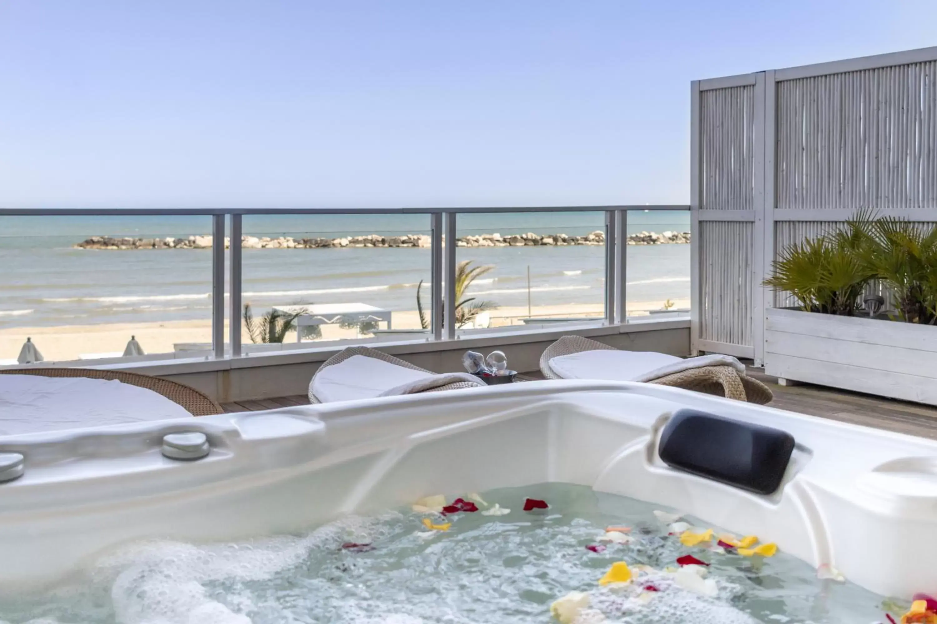 Hot Tub in Vistamare Suite