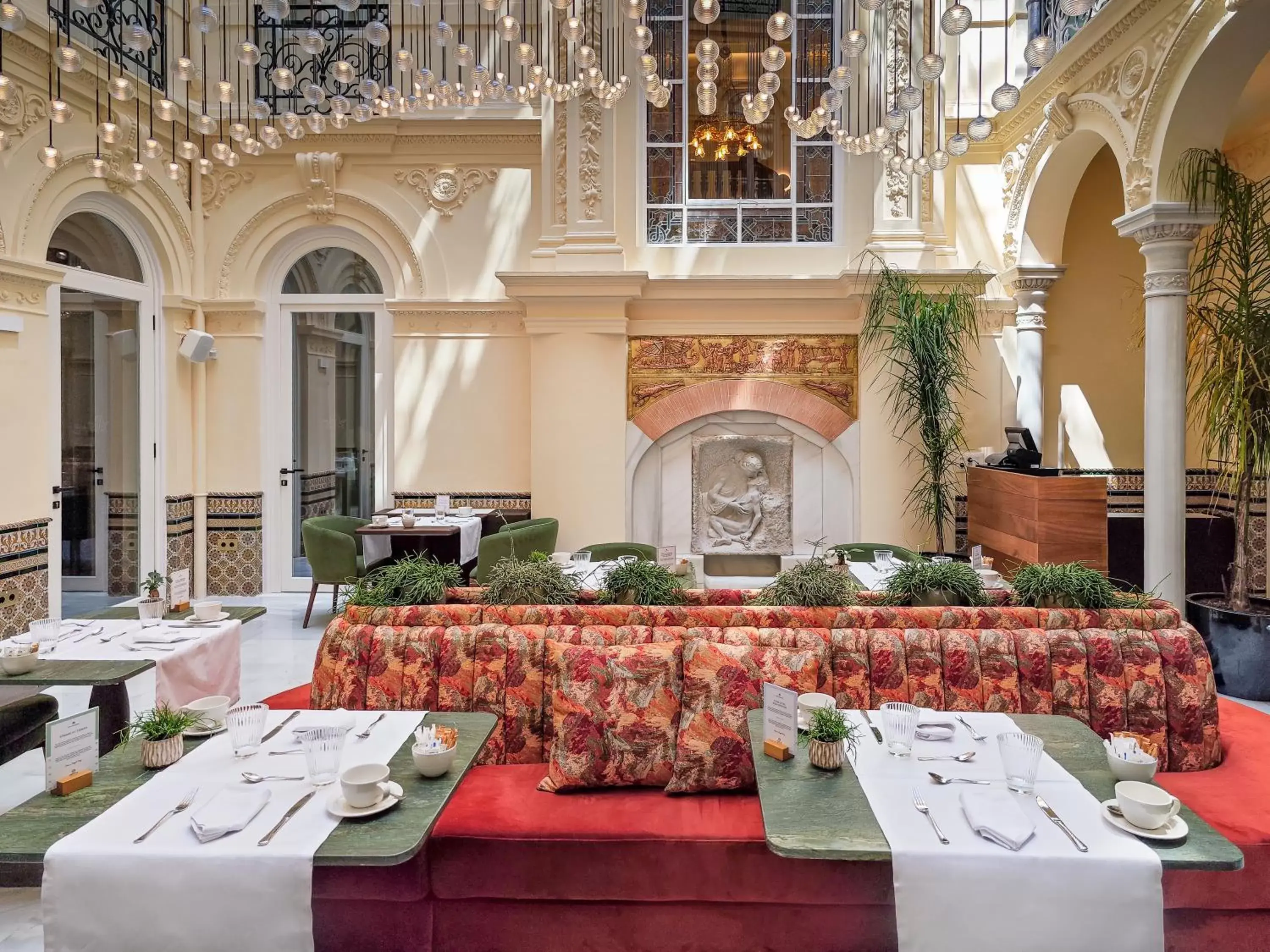 Patio, Restaurant/Places to Eat in Palacio Gran Vía, a Royal Hideaway Hotel