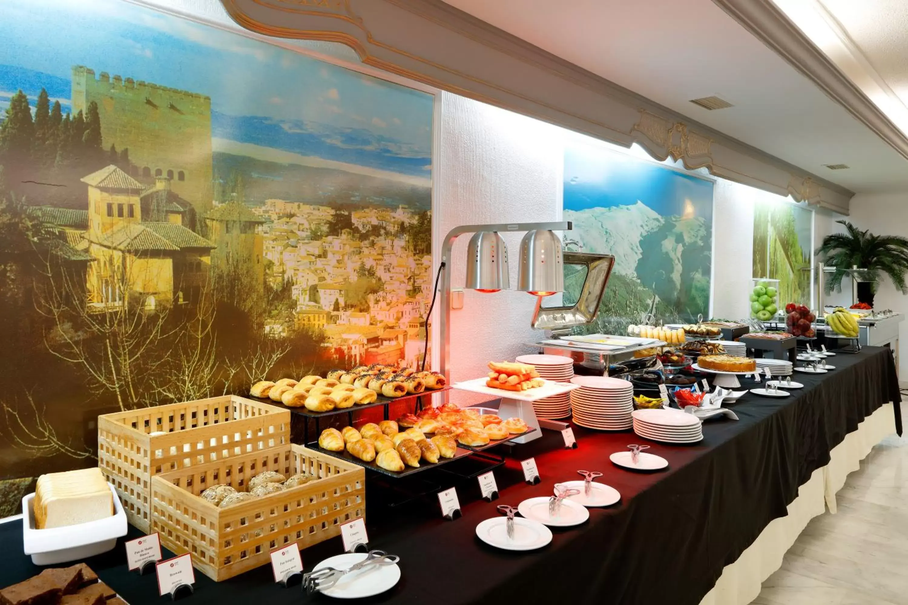 Buffet breakfast in Exe Triunfo Granada