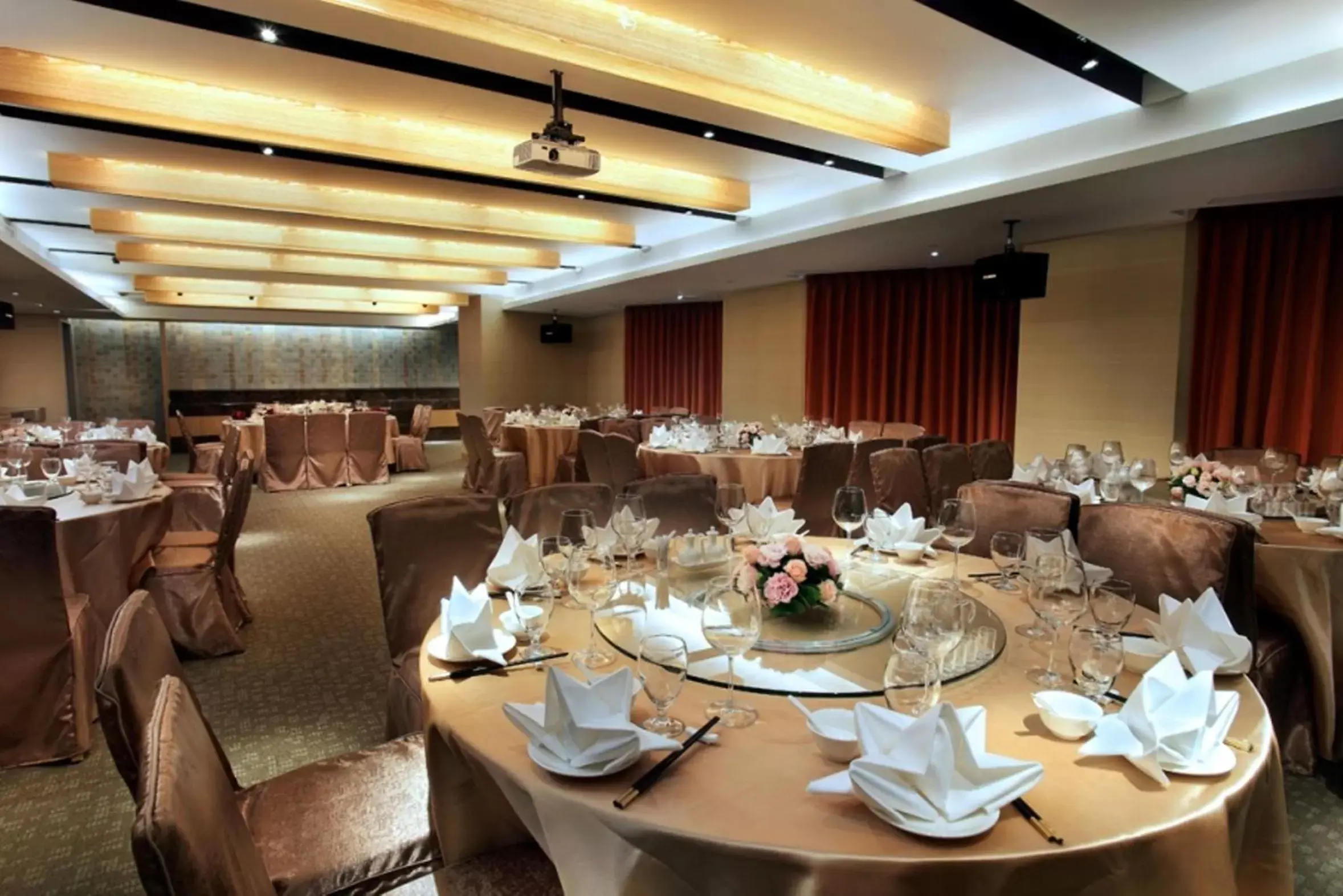 Restaurant/Places to Eat in Park City Hotel - Luzhou Taipei