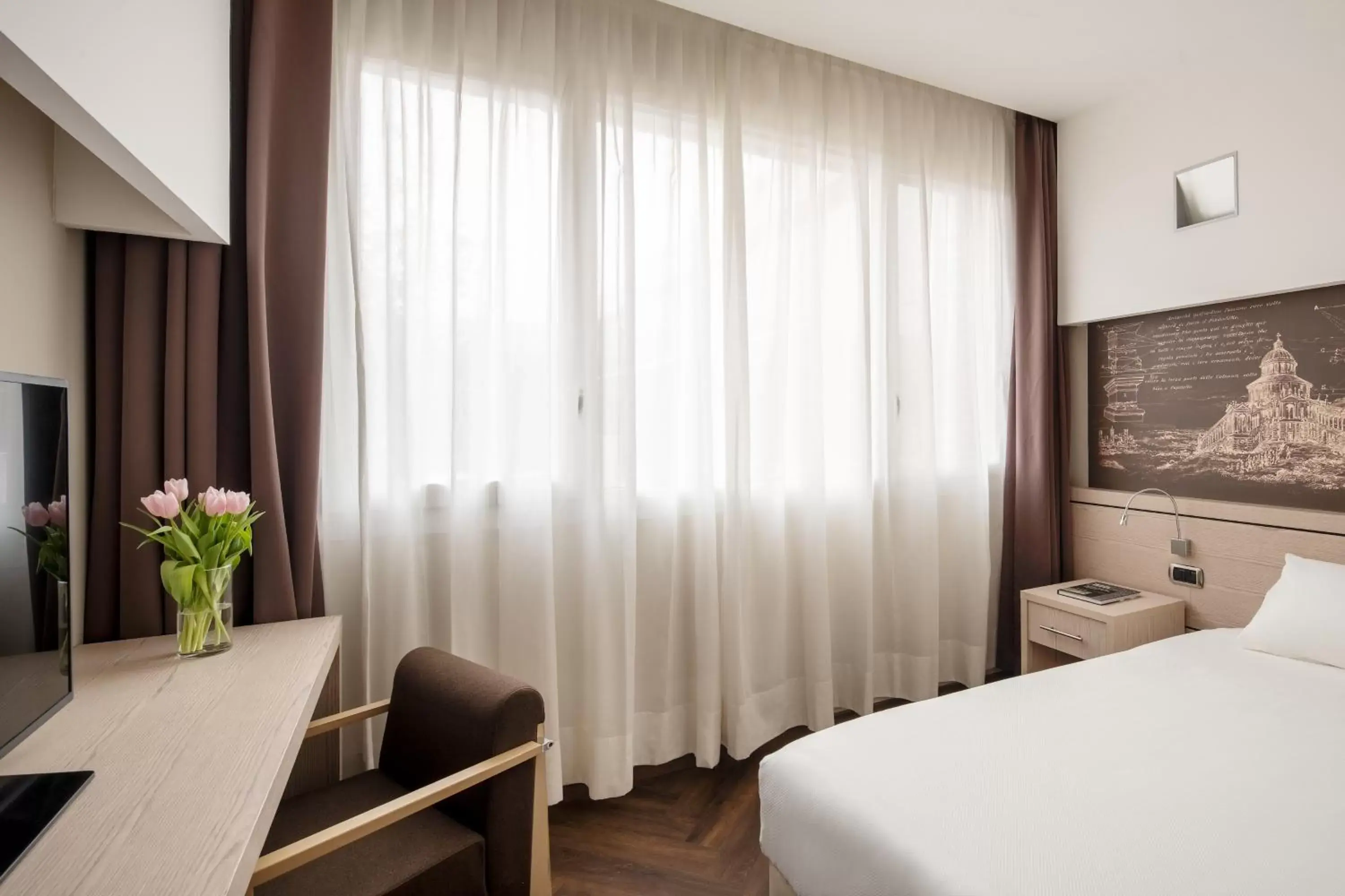 Bedroom, TV/Entertainment Center in UNAHOTELS Bologna San Lazzaro