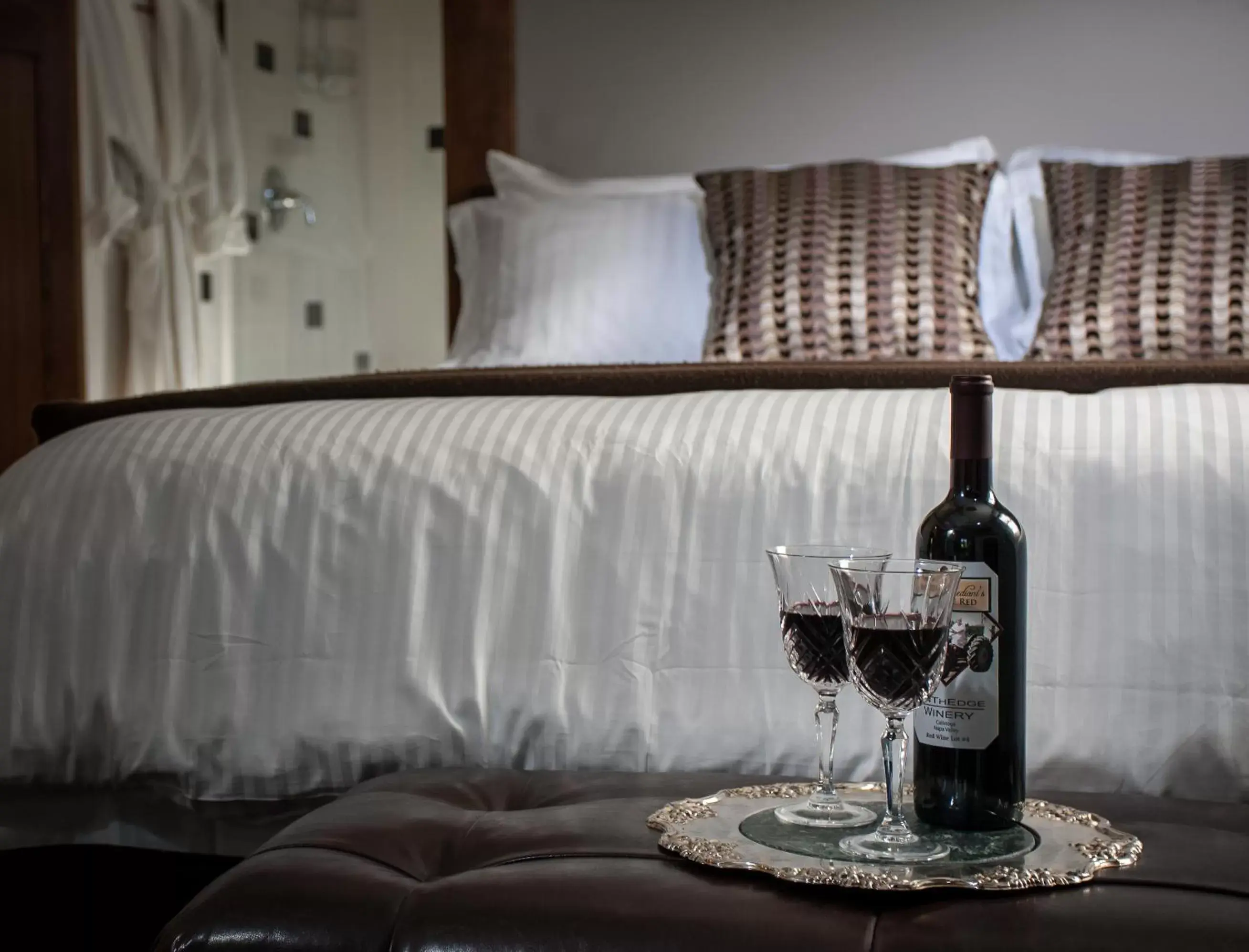 Bed in Calistoga Wine Way Inn