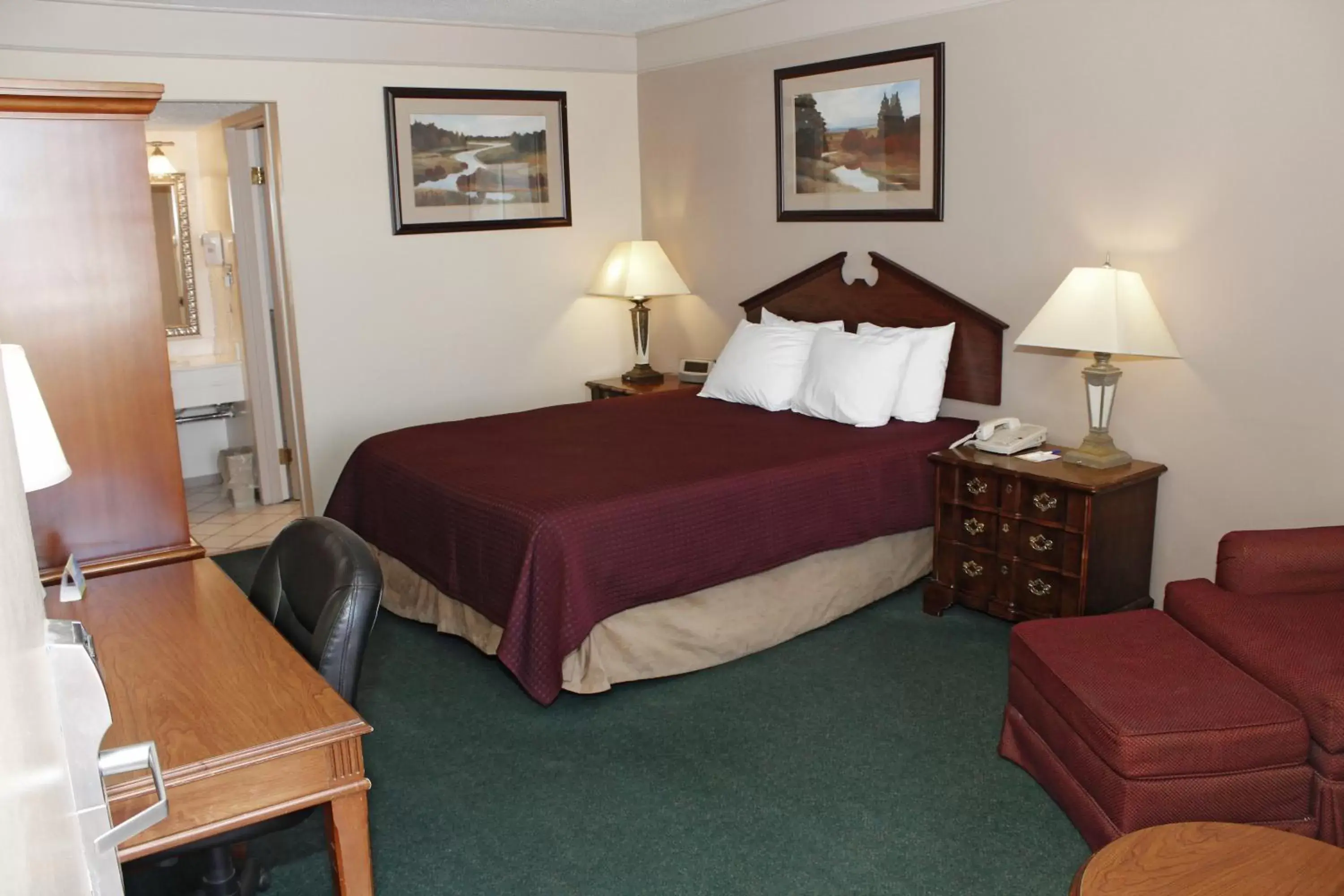Photo of the whole room, Bed in Days Inn by Wyndham Delta CO
