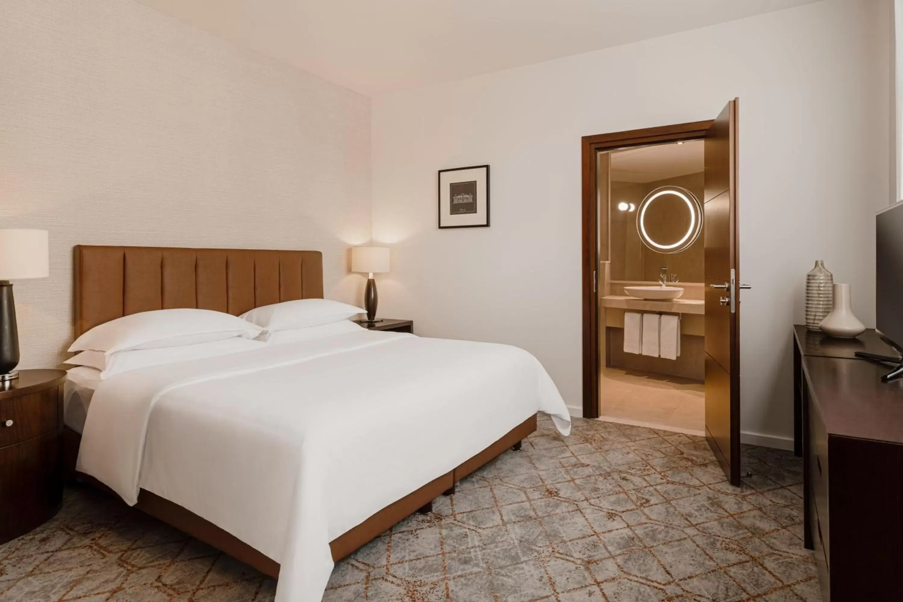 Bedroom, Bed in Sheraton Poznan Hotel