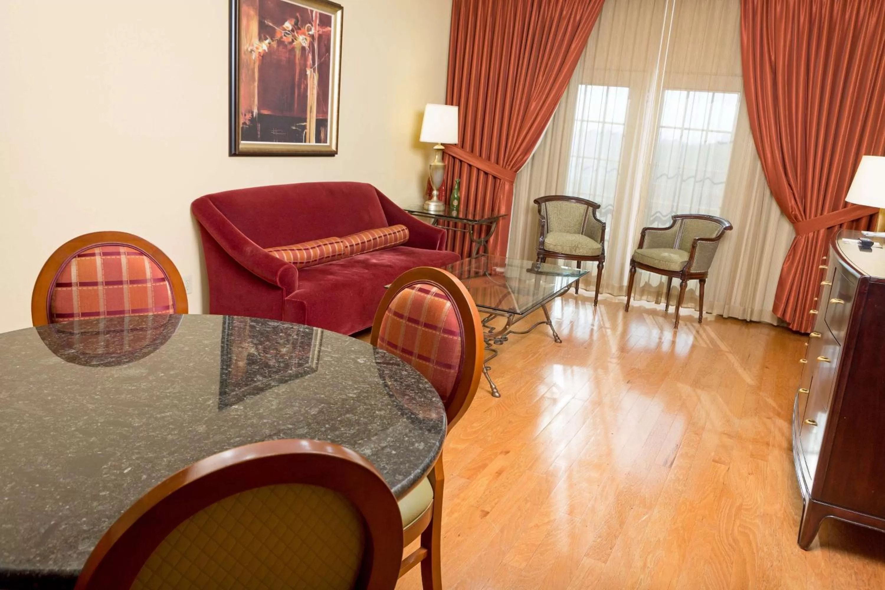 Living room, Seating Area in Embassy Suites by Hilton Columbia Greystone