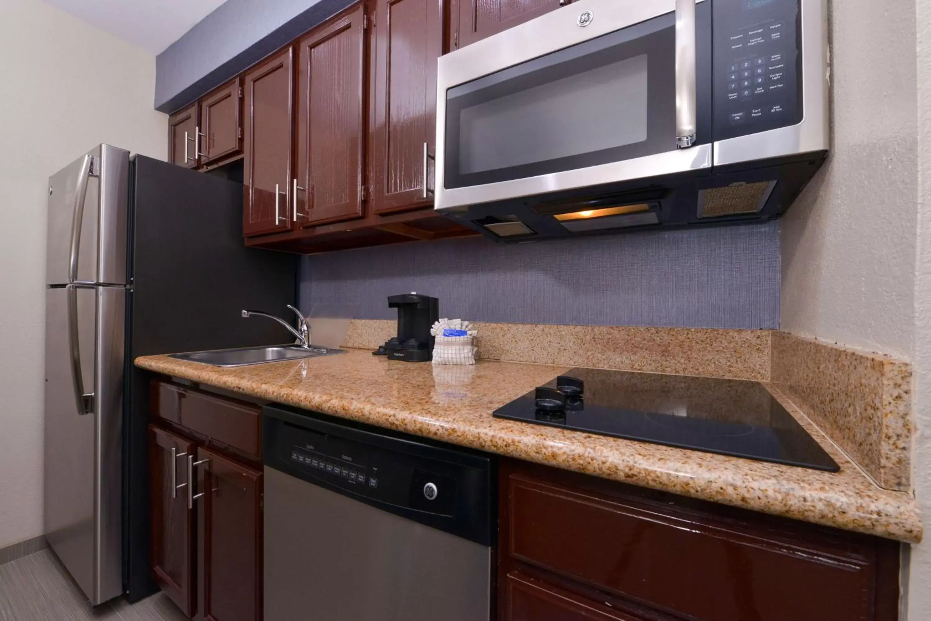 Kitchen or kitchenette, Kitchen/Kitchenette in Homewood Suites by Hilton Dallas-Lewisville