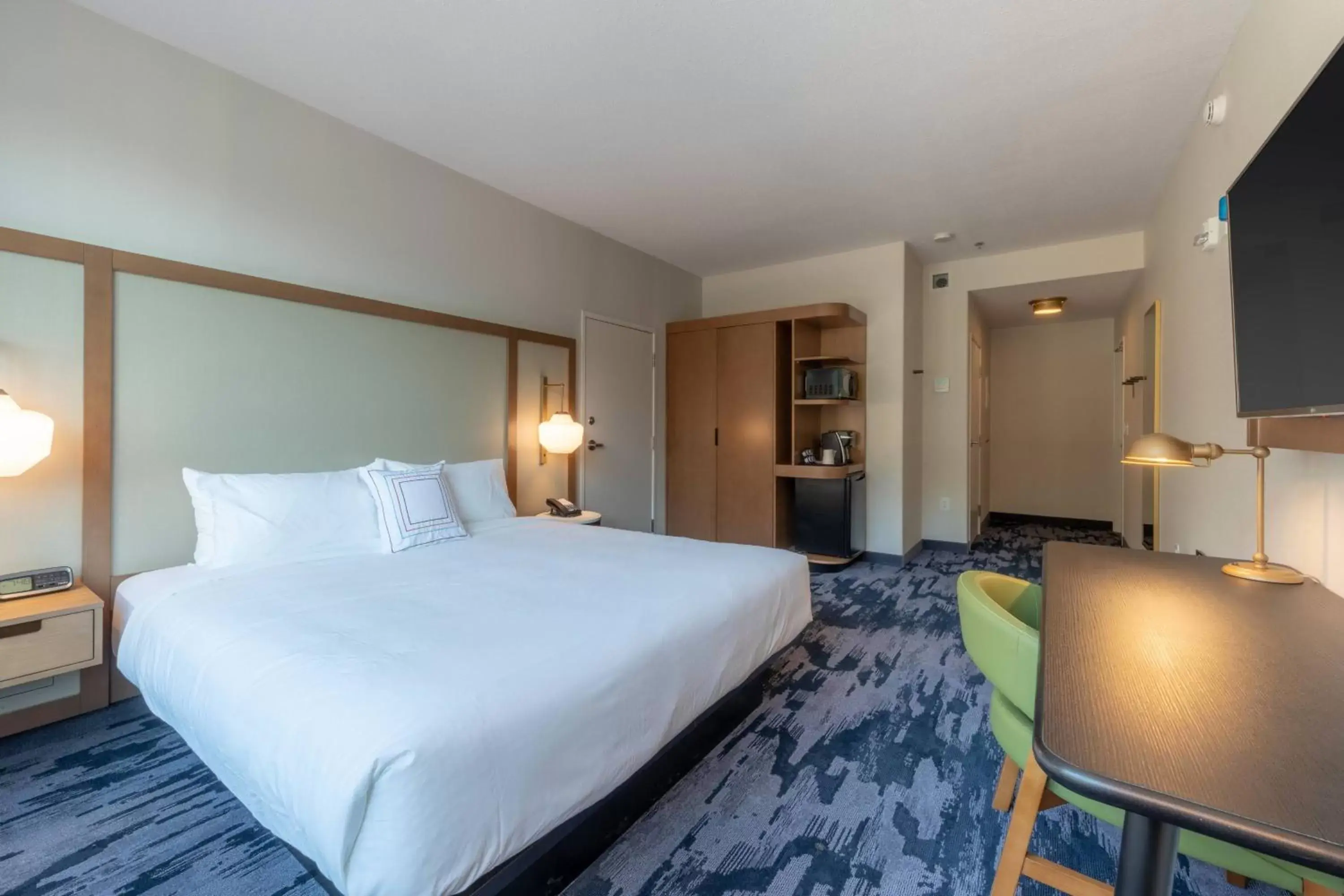 Photo of the whole room, Bed in Fairfield by Marriott Inn & Suites Revelstoke