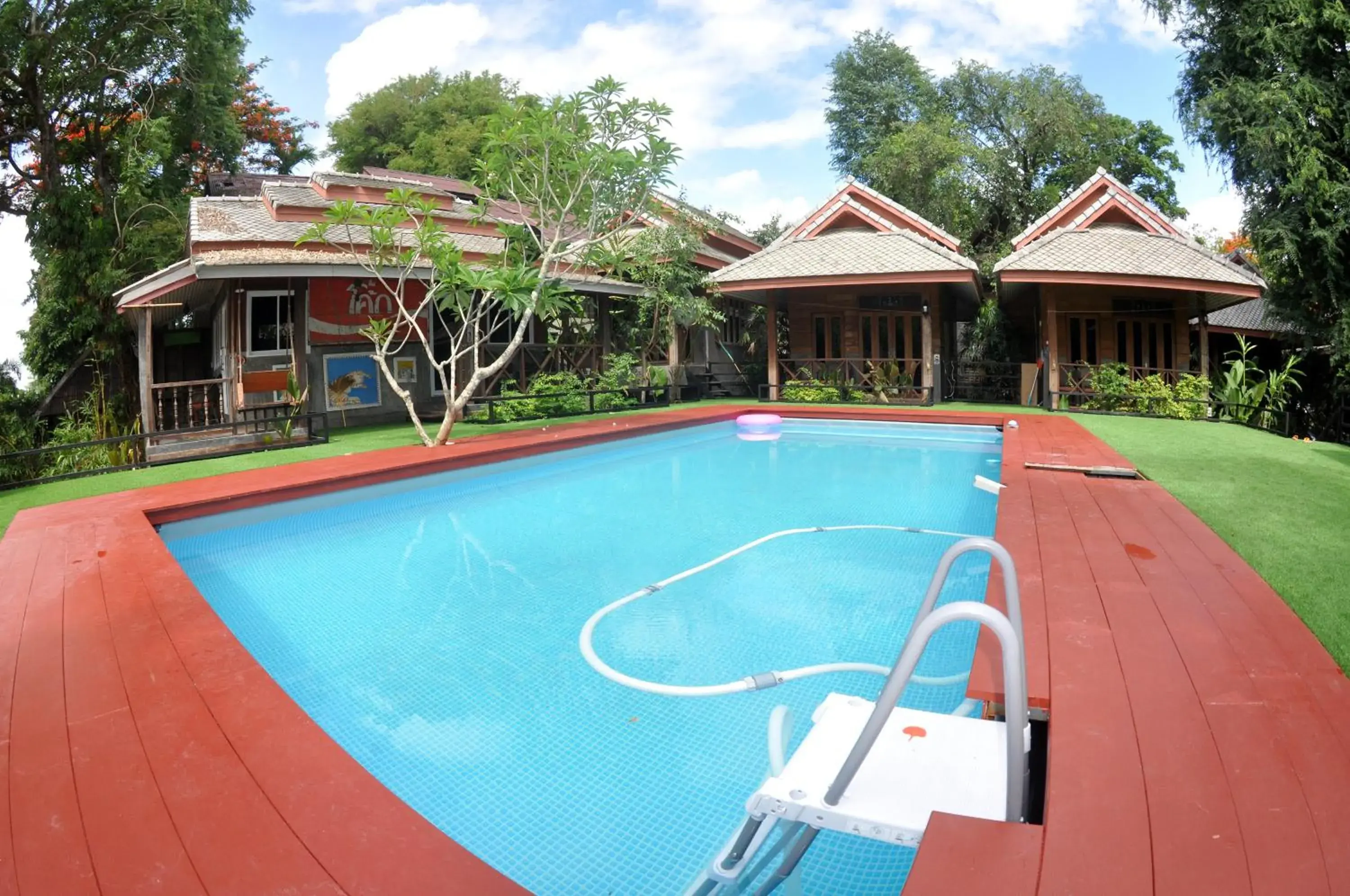 Swimming Pool in Sawasdeepai River Resort