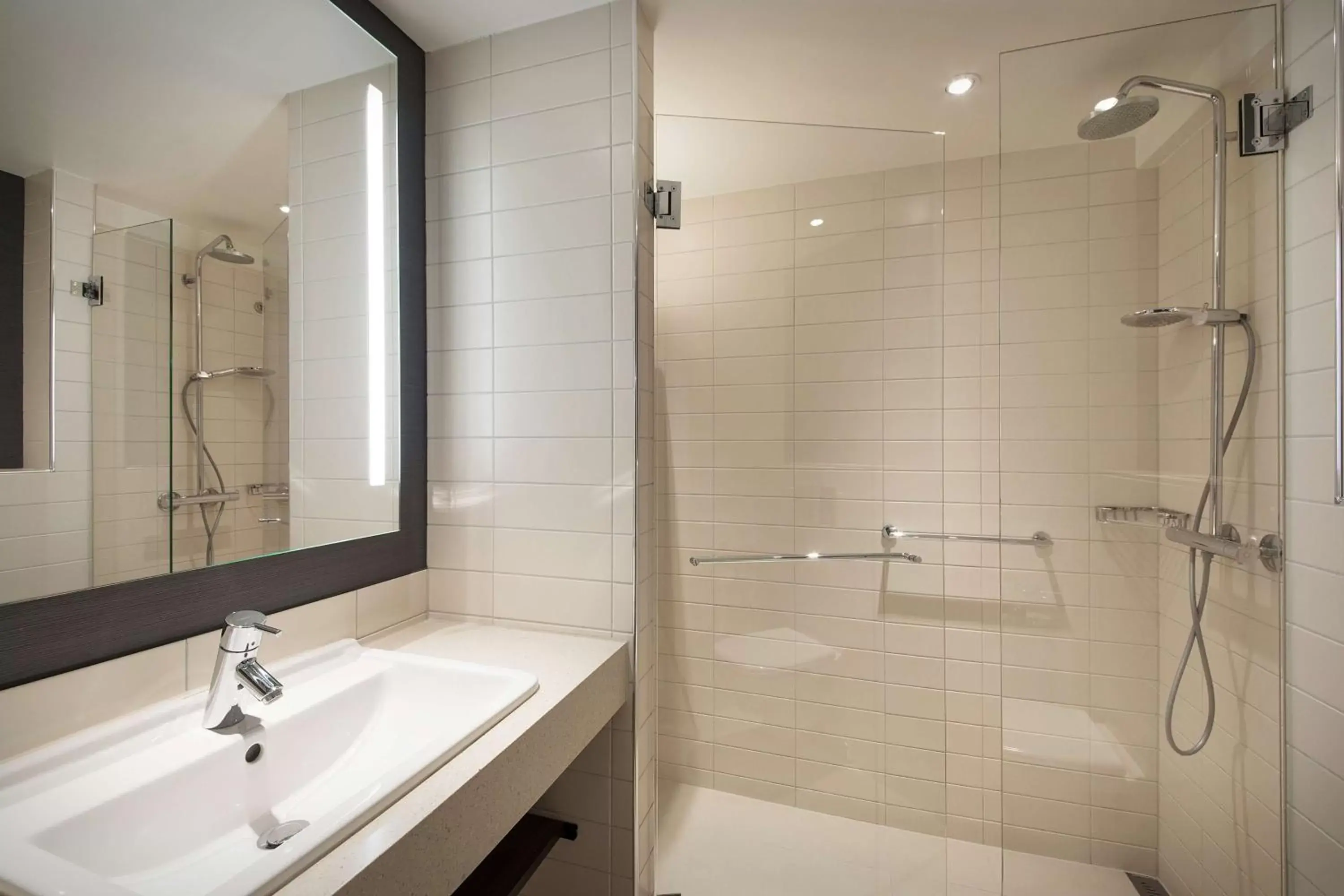 Shower, Bathroom in Radisson Blu Scandinavia Hotel, Oslo