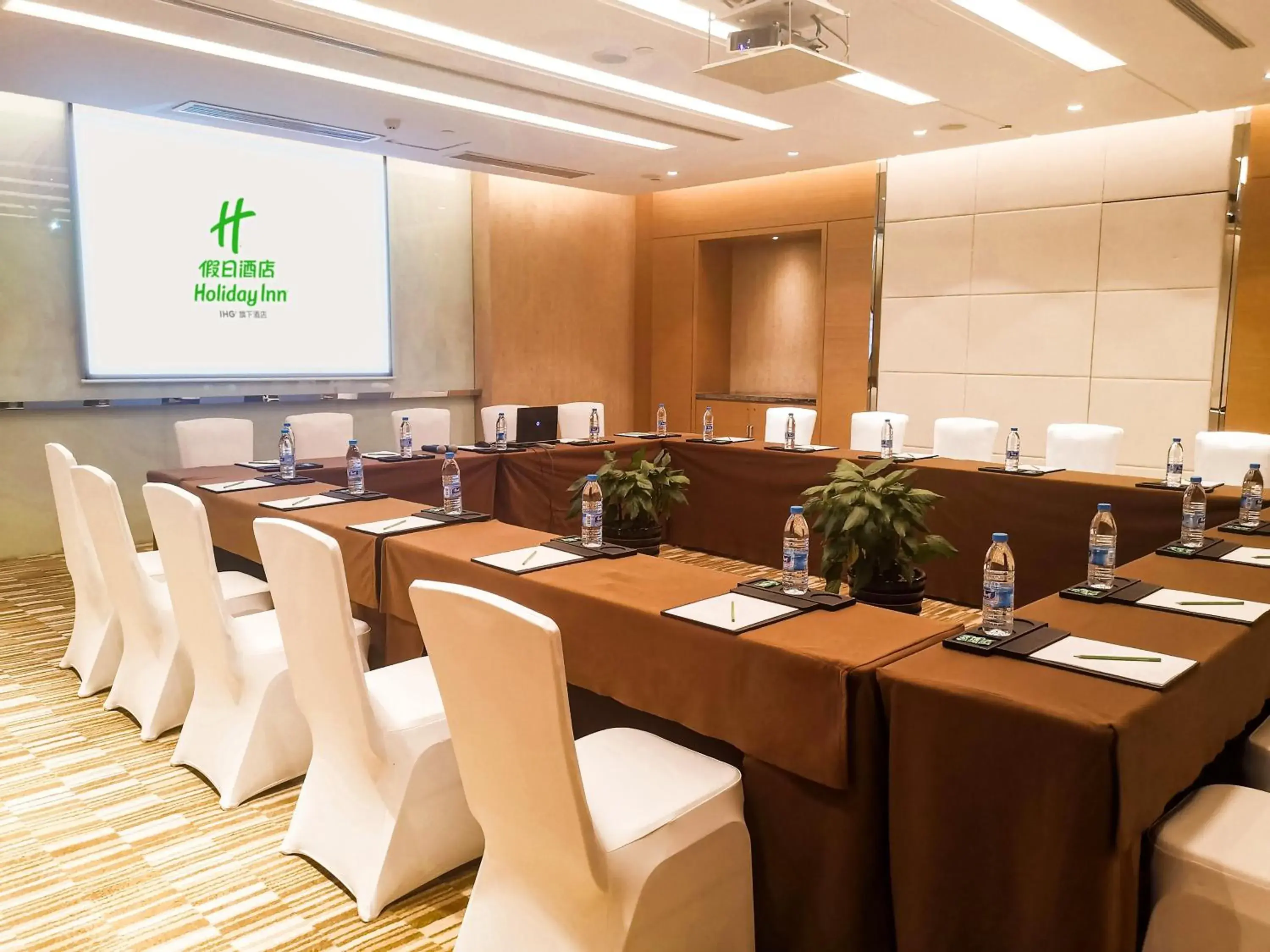 Meeting/conference room in Holiday Inn Taicang City Centre, an IHG Hotel
