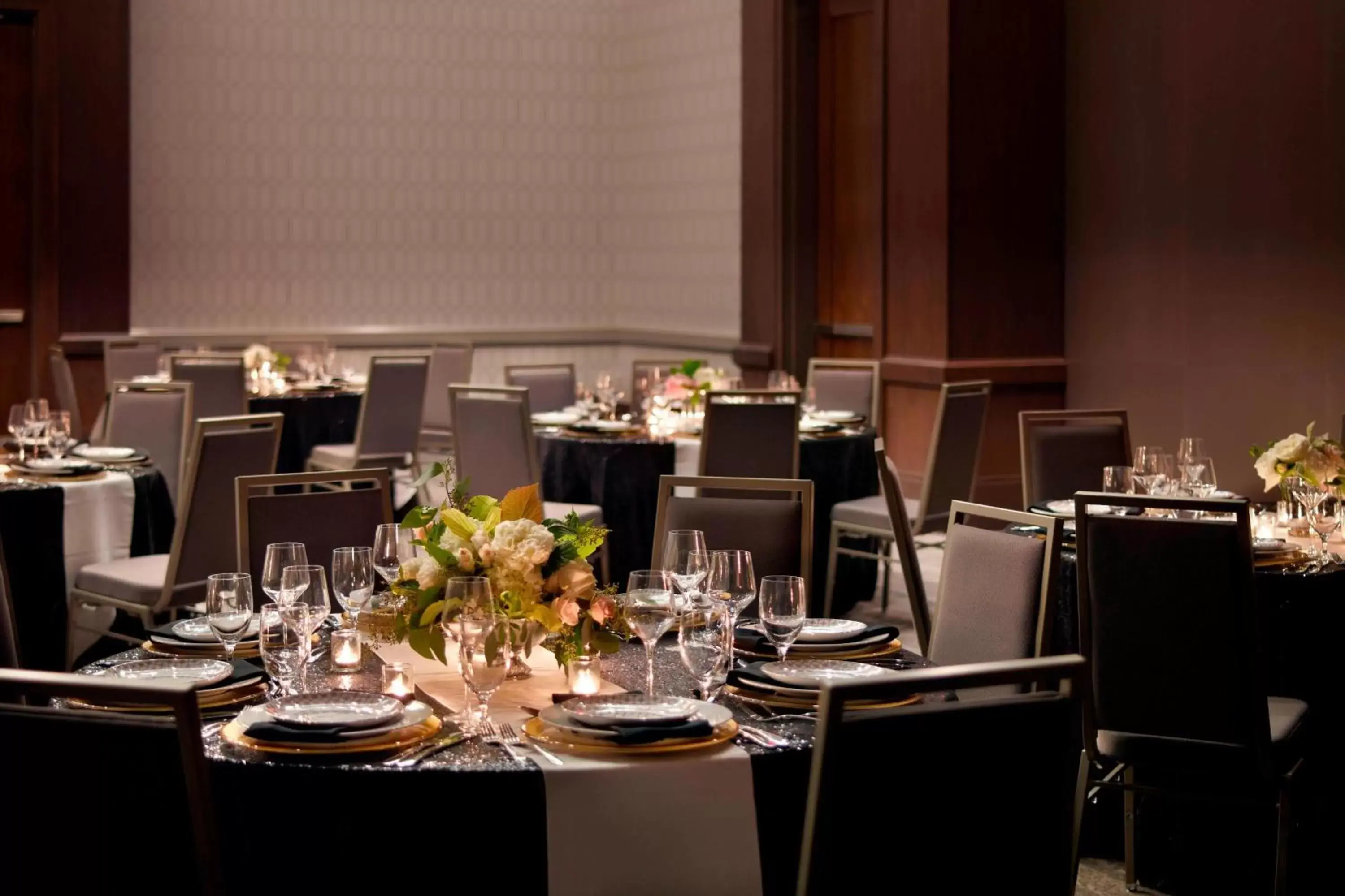 Meeting/conference room, Restaurant/Places to Eat in Marriott Columbus OSU