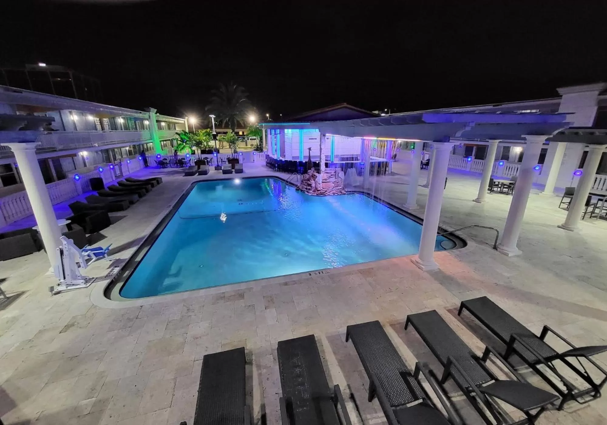 Swimming pool in Quality Inn and Conference Center Tampa-Brandon