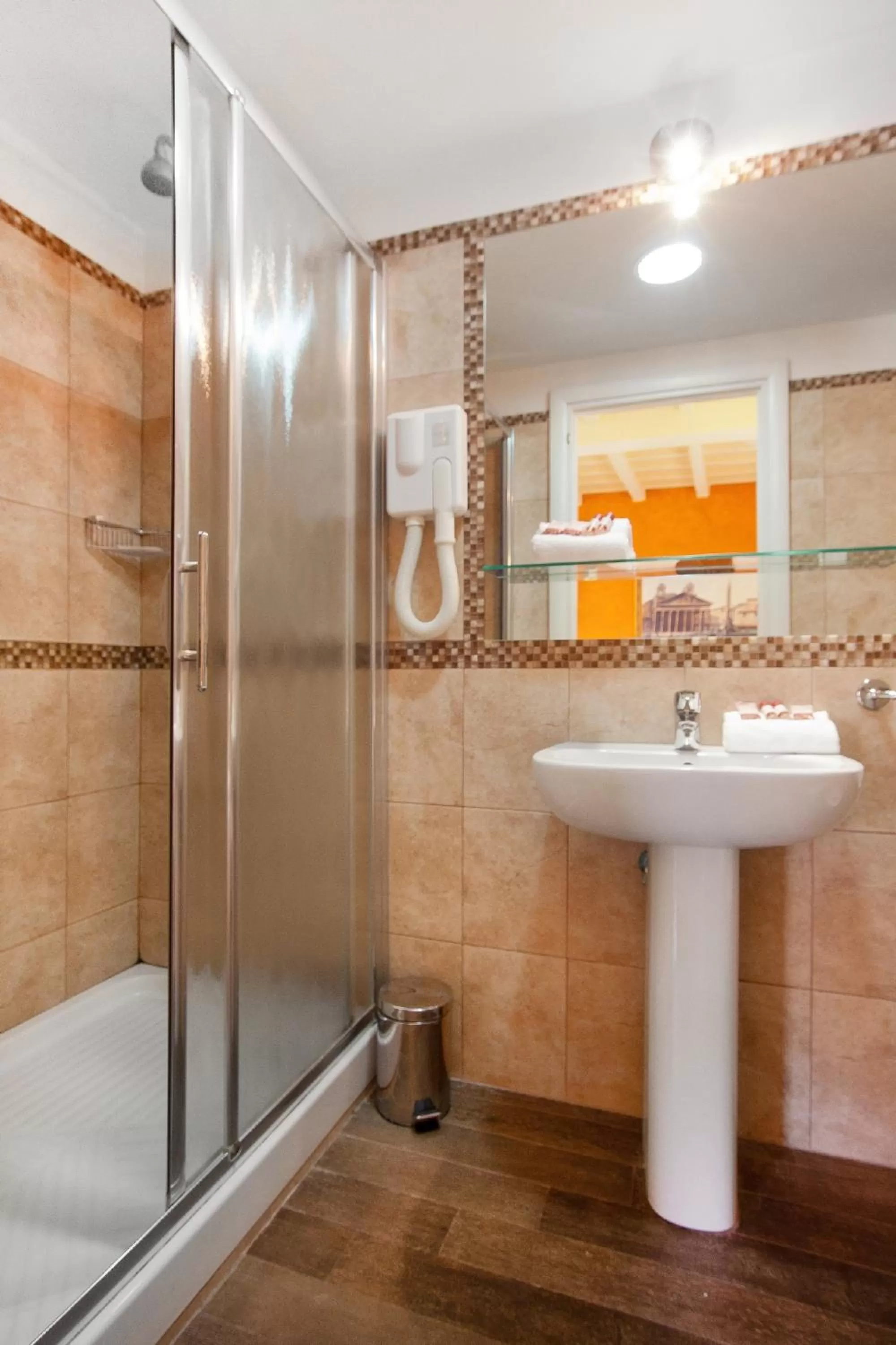 Bathroom in Pantheon Inn