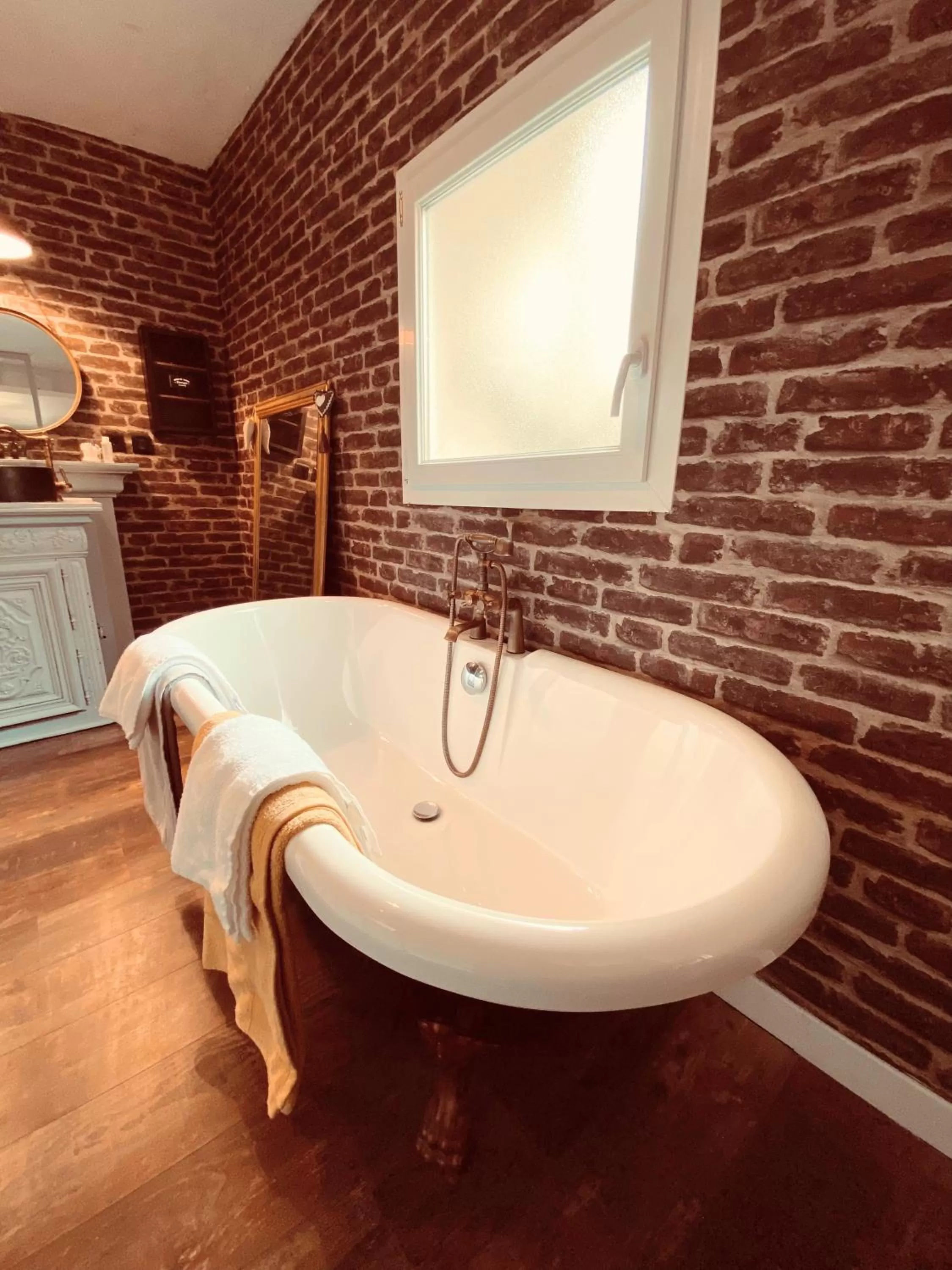 Bathroom in Serendipity Eymet B&B