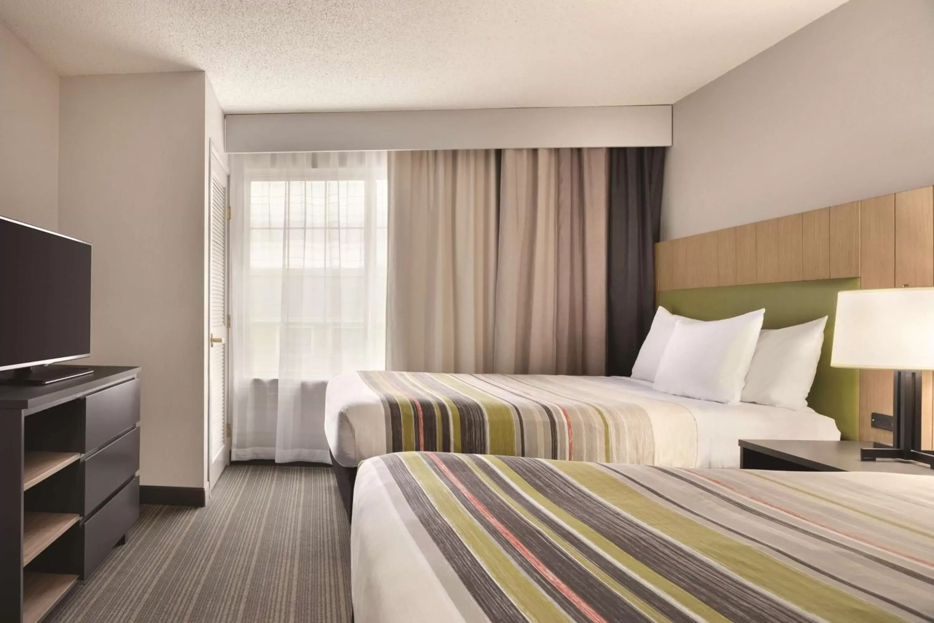 Photo of the whole room, Bed in Country Inn & Suites by Radisson, Merrillville, IN