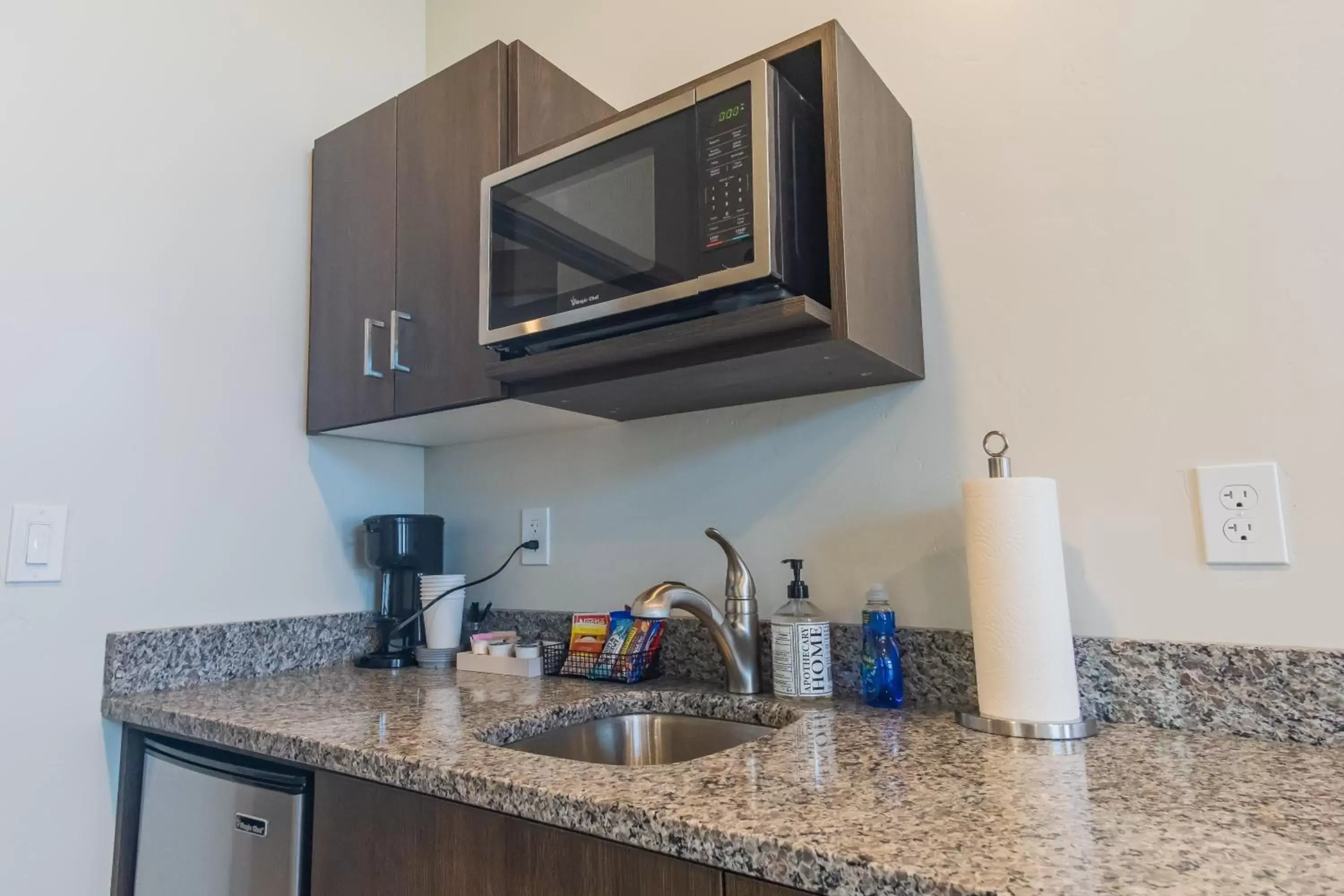 Coffee/tea facilities, Kitchen/Kitchenette in South Zion Inn and Suites