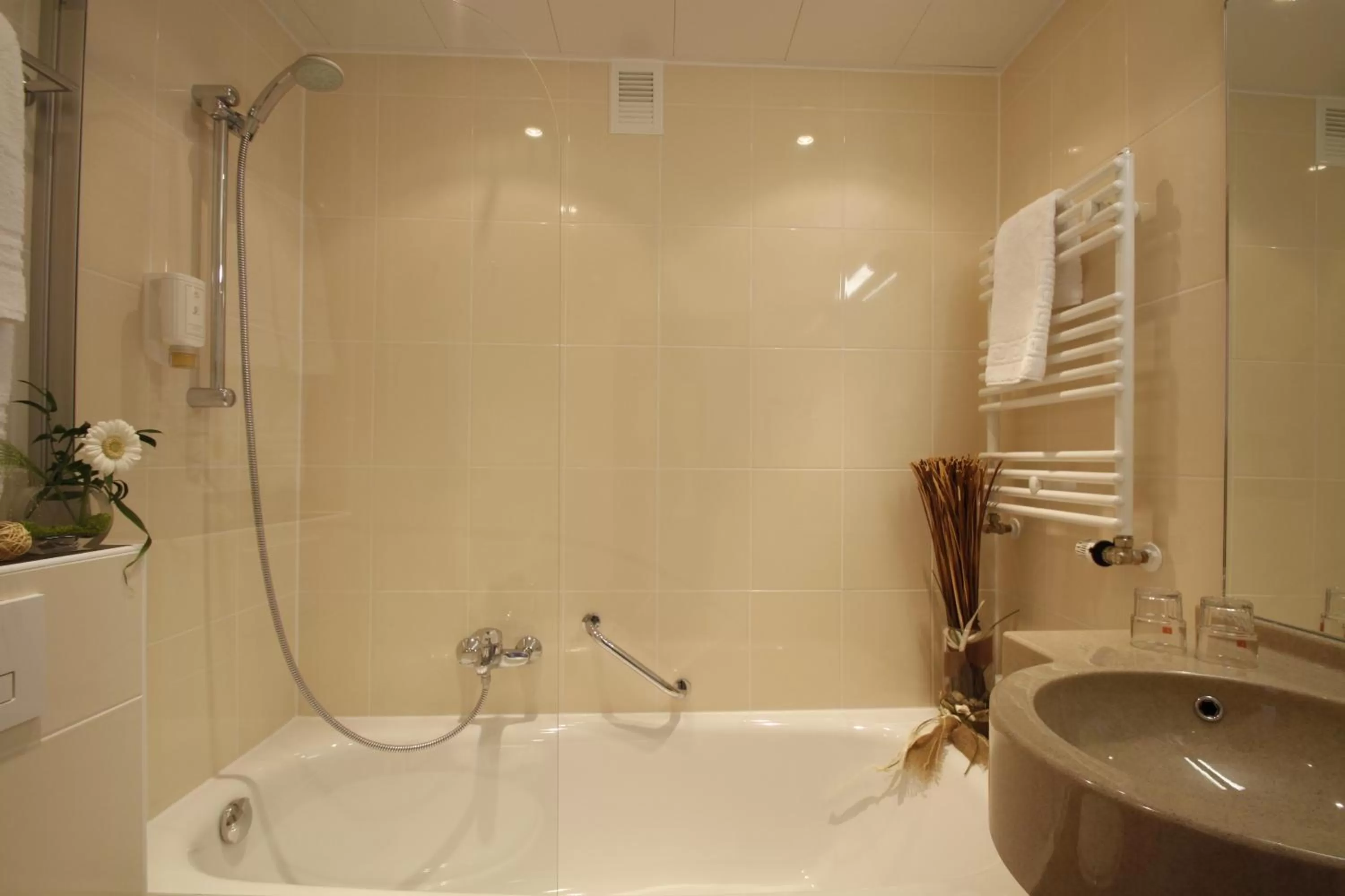 Bathroom in Hotel Kaiserhof Wesel