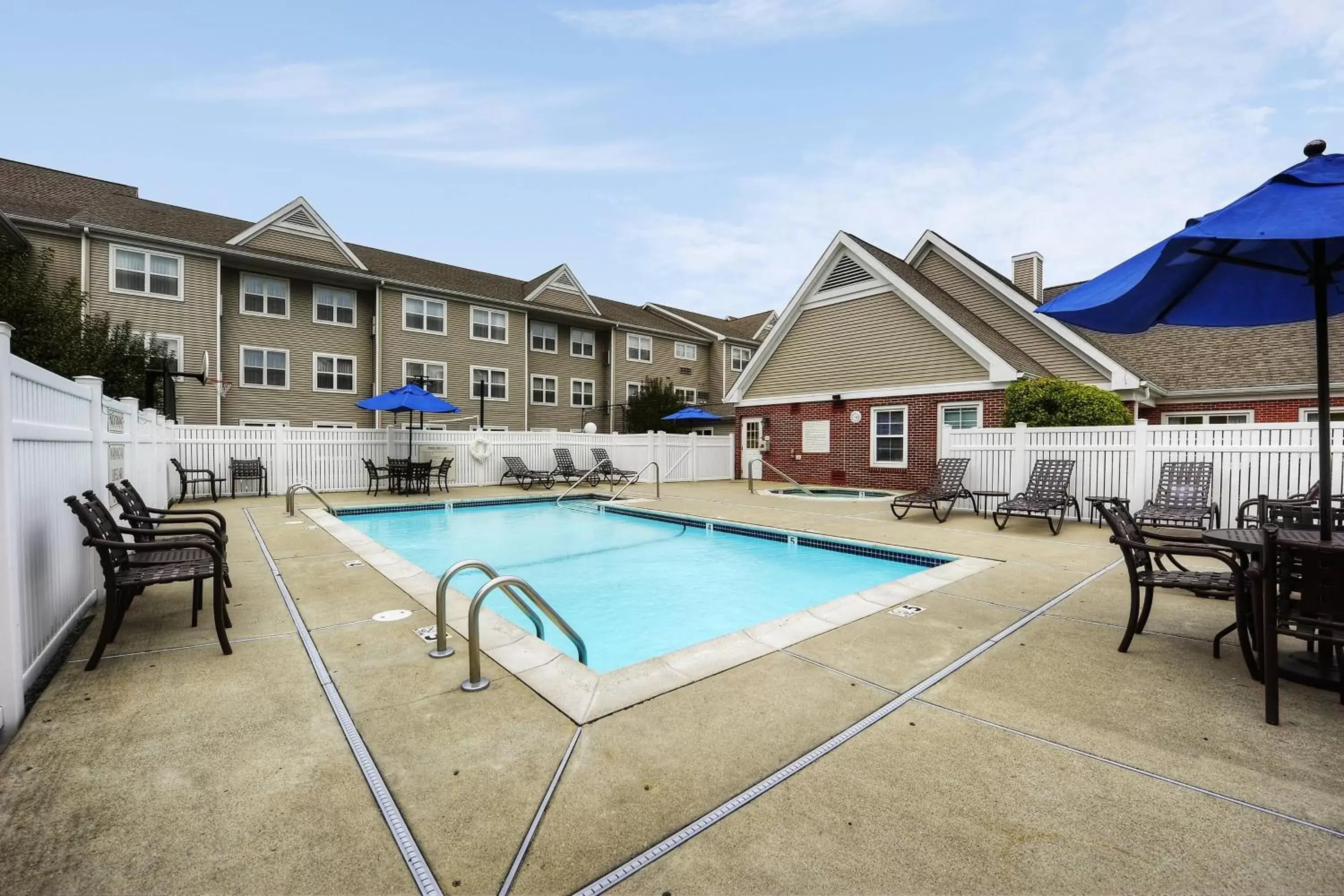 Swimming Pool in Residence Inn Boston Foxborough