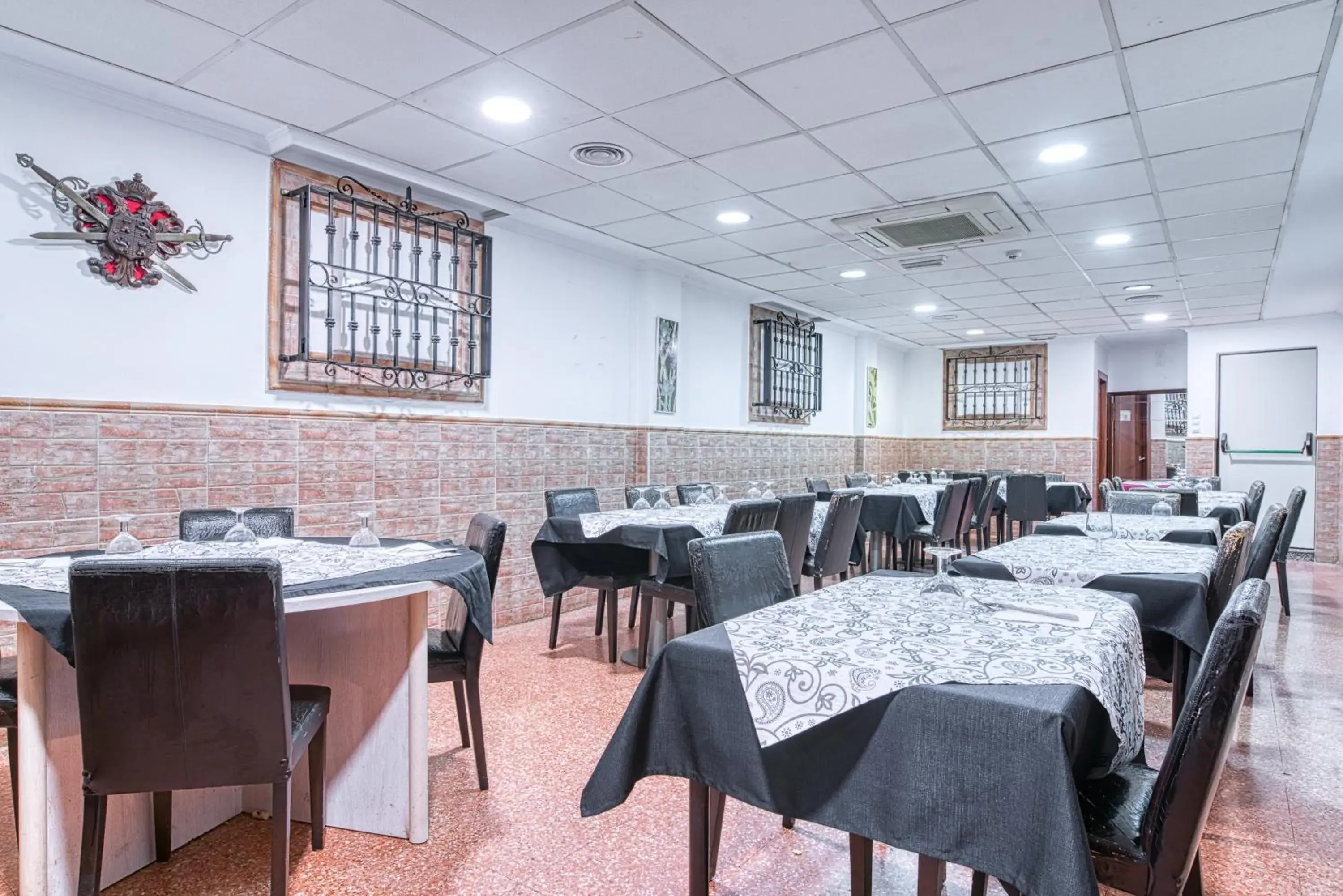 Restaurant/Places to Eat in Hostal Nova Picanya