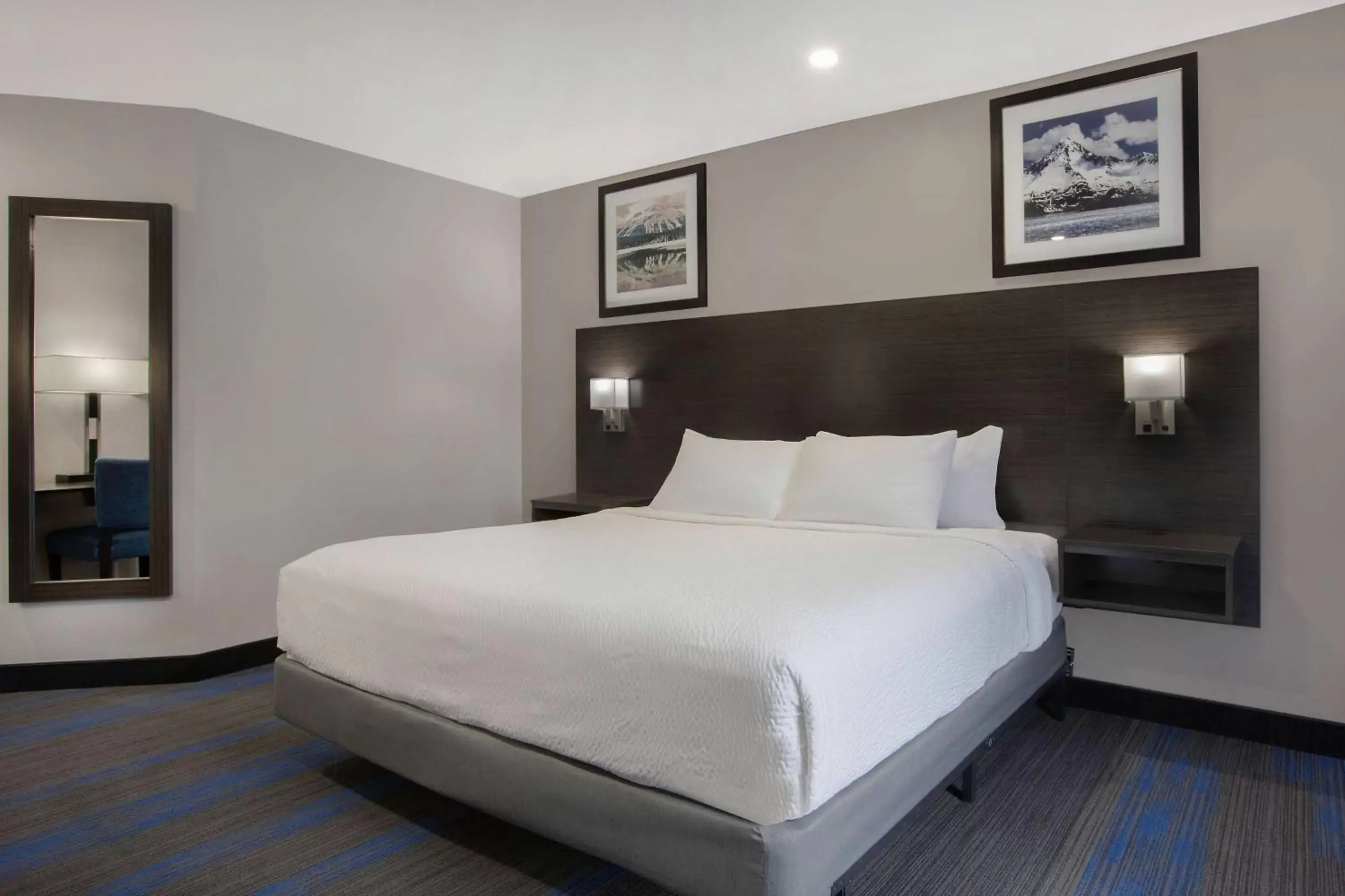 Photo of the whole room, Bed in Days Inn by Wyndham Barrie