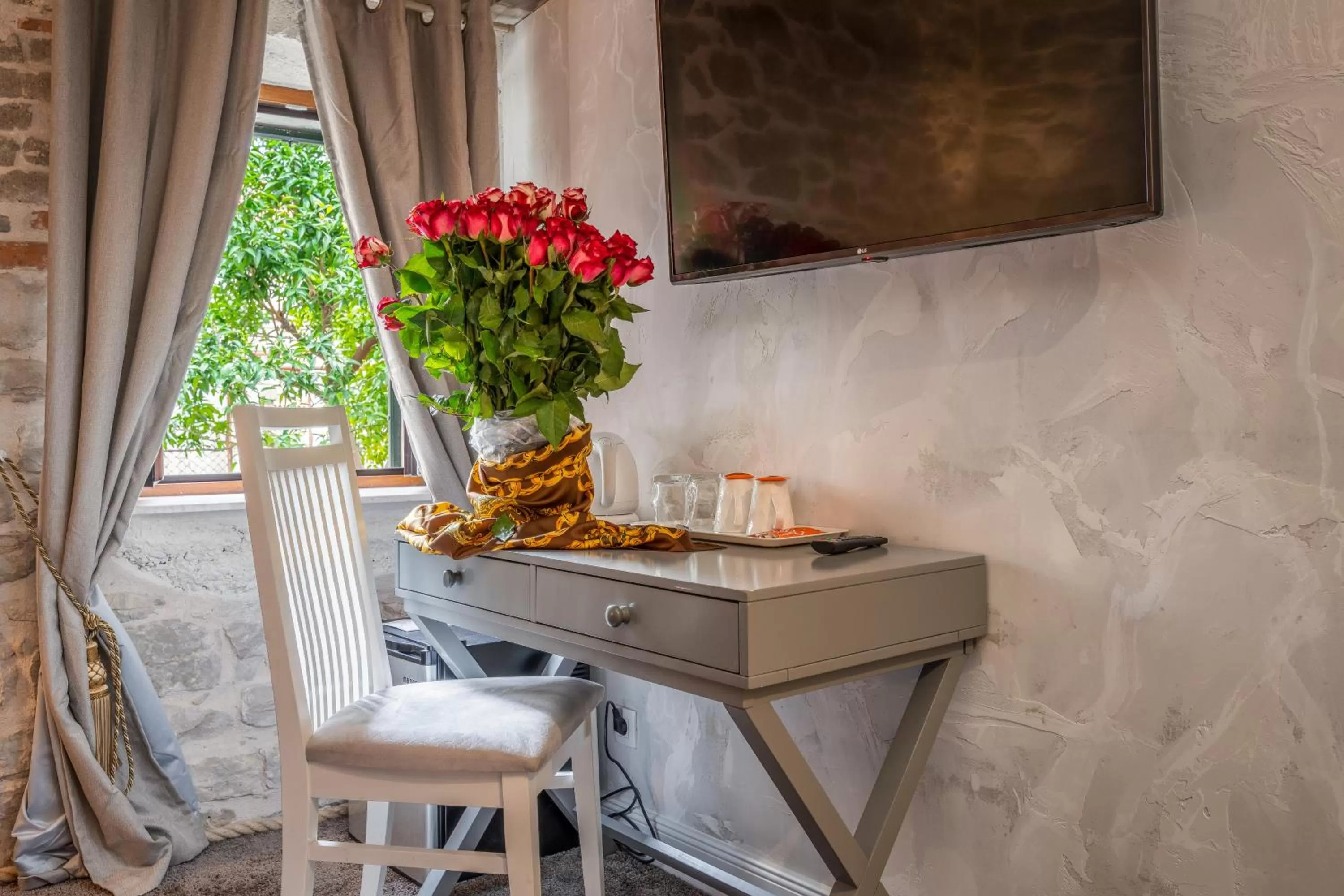 TV and multimedia in Heritage Palace Varos - MAG Quaint & Elegant Boutique Hotels