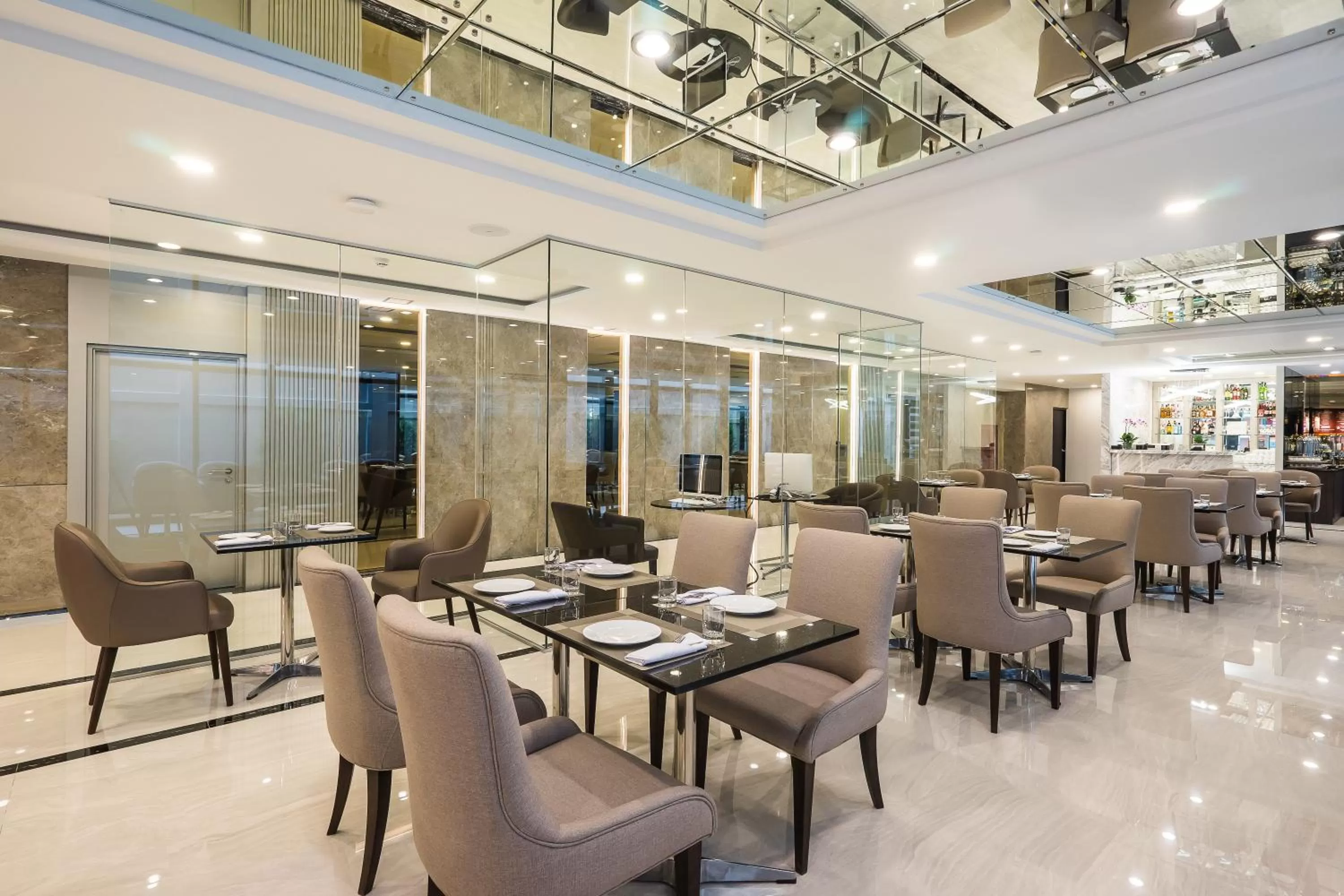 Restaurant/places to eat in SureStay Plus by Best Western Sukhumvit 2