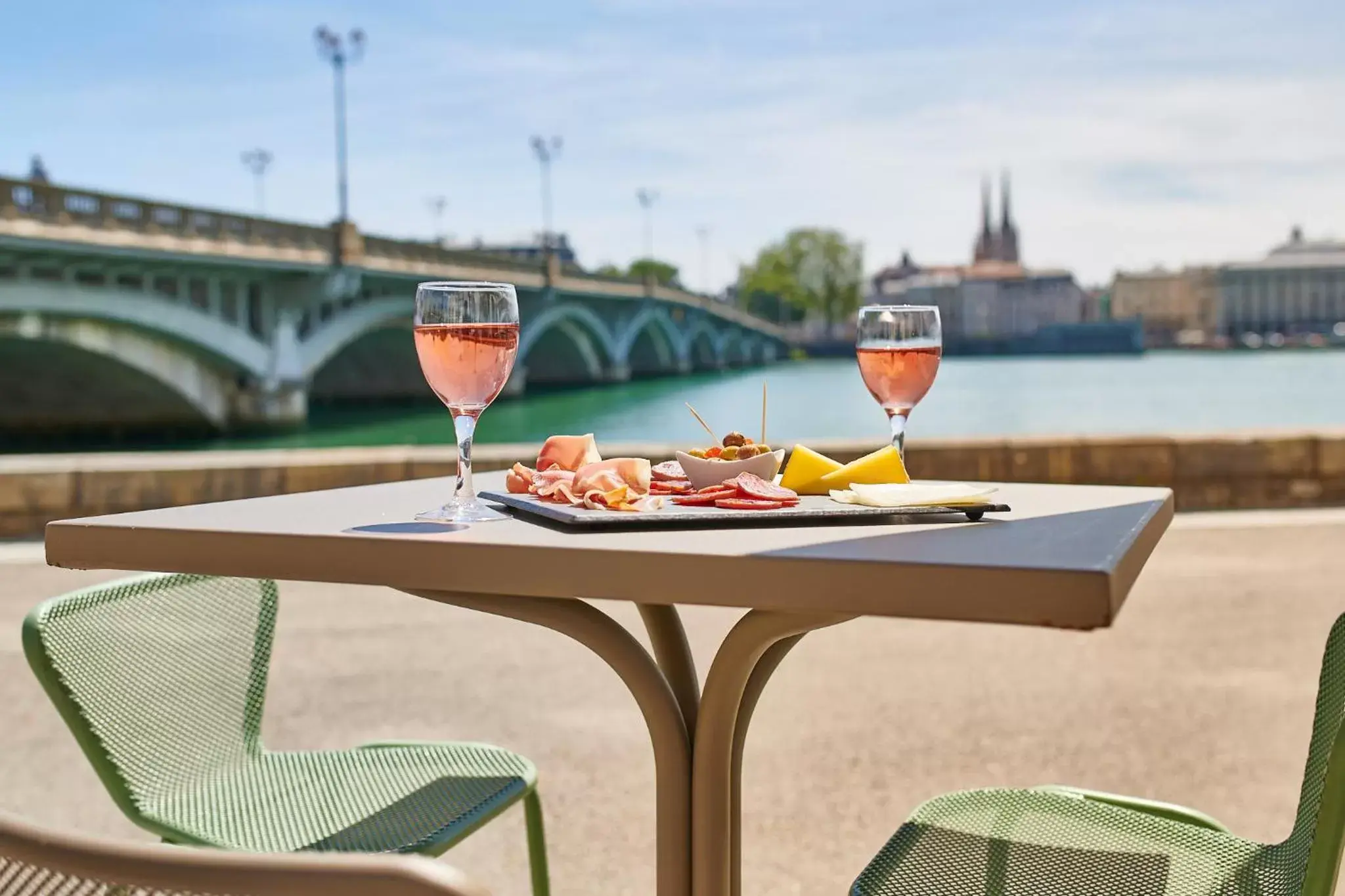 Patio in ibis Styles Bayonne